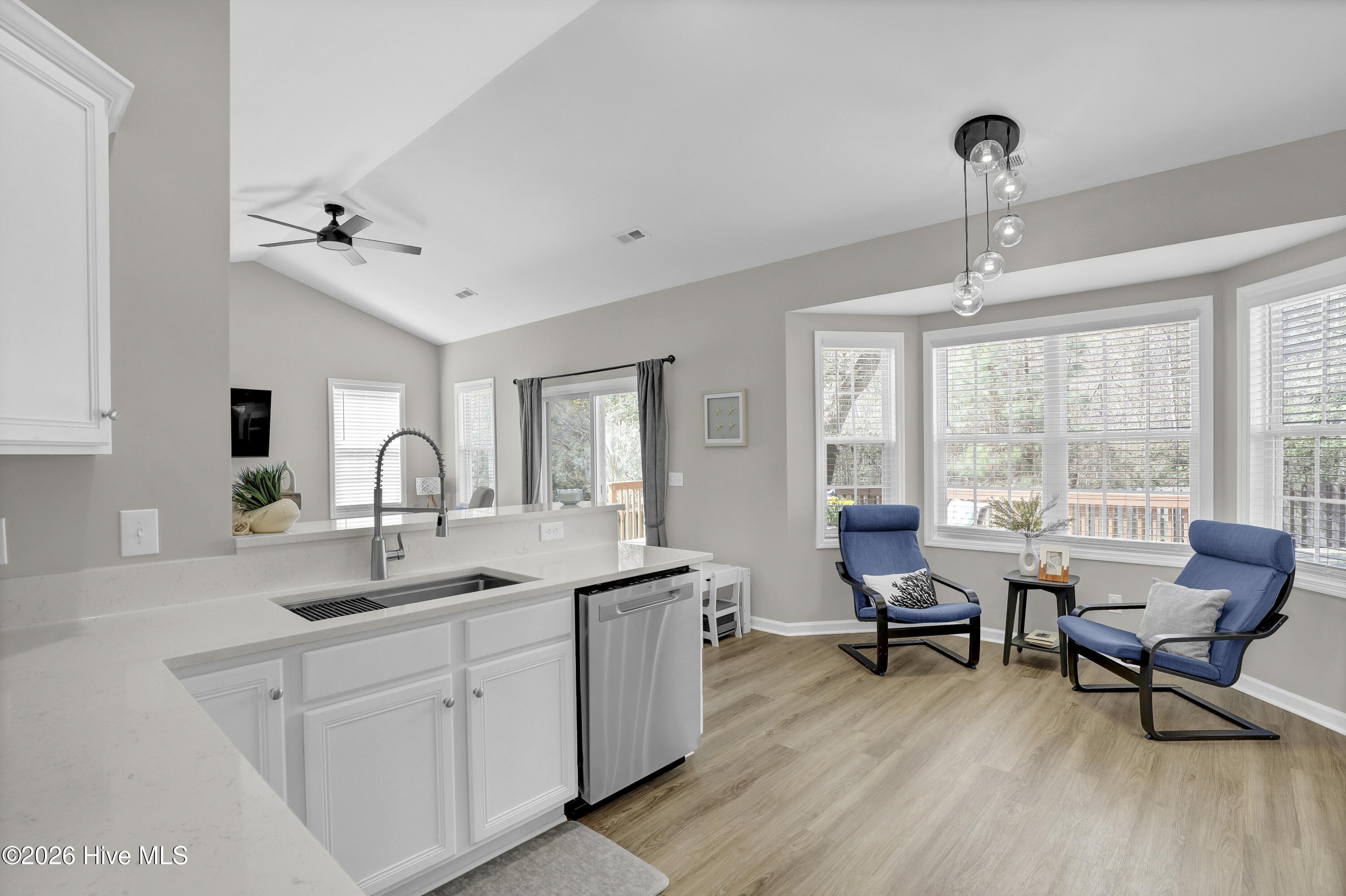 100556544 | Photo 15