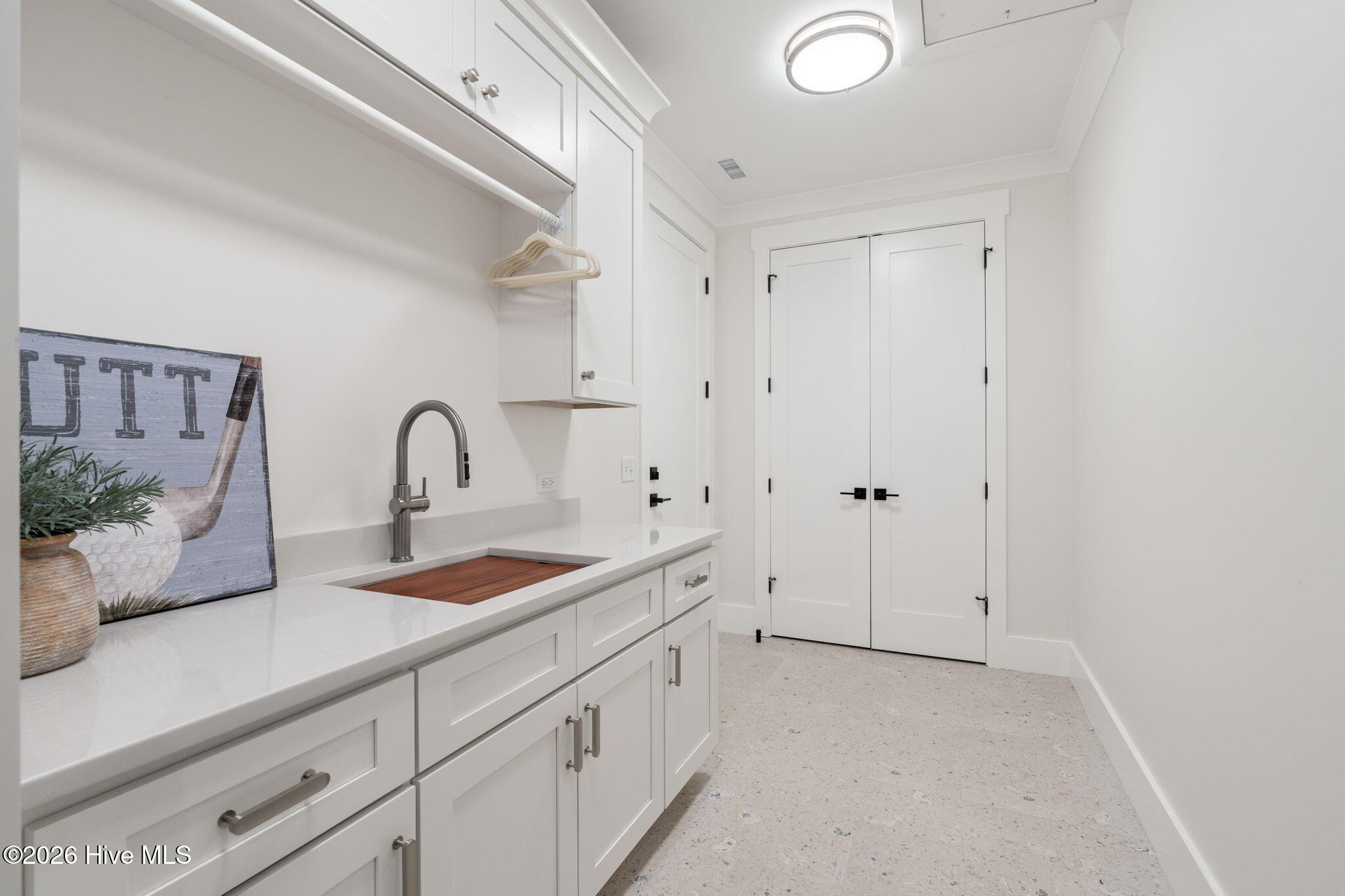 100568916 | Photo 54