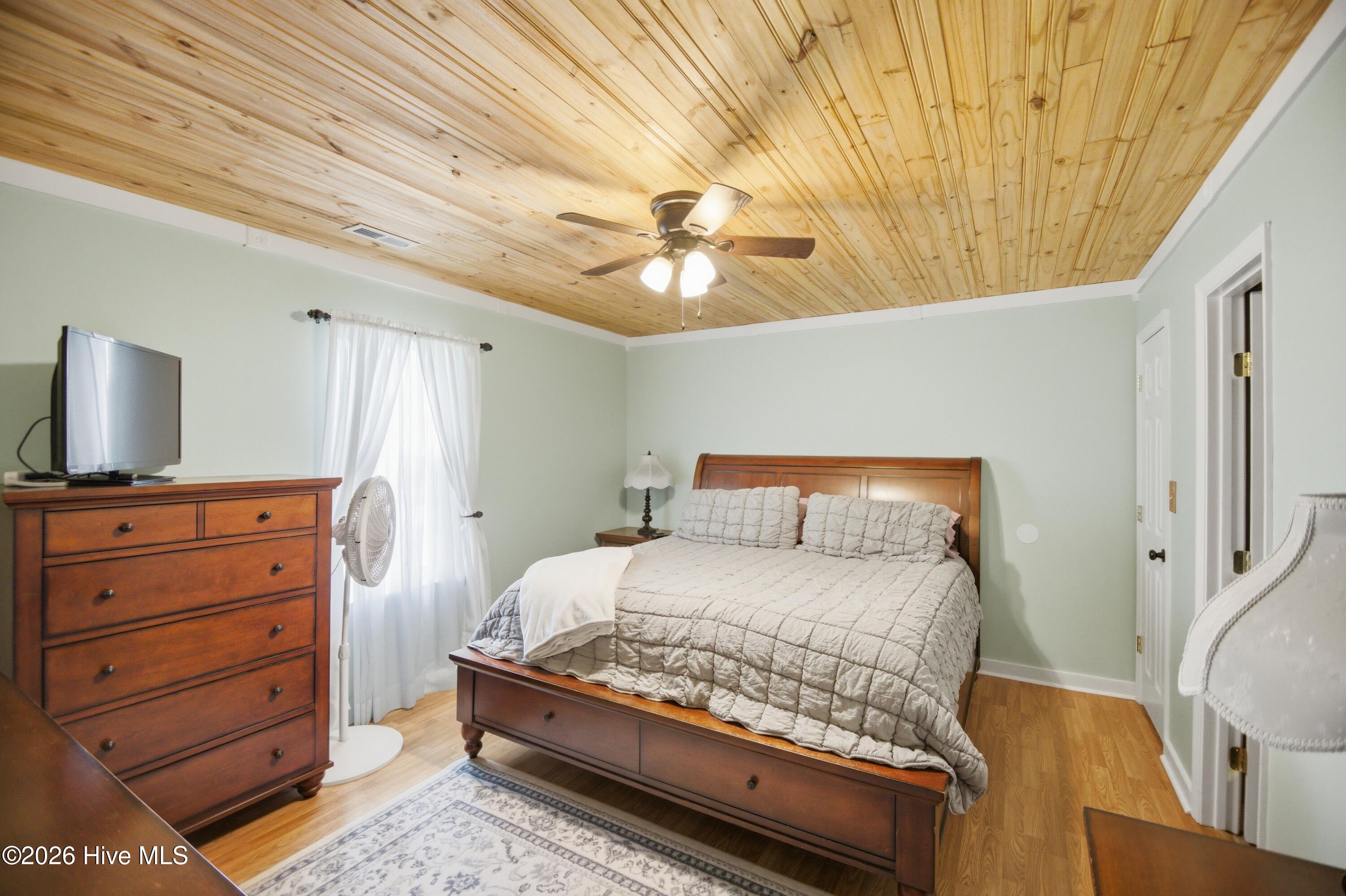 100565180 | Photo 23