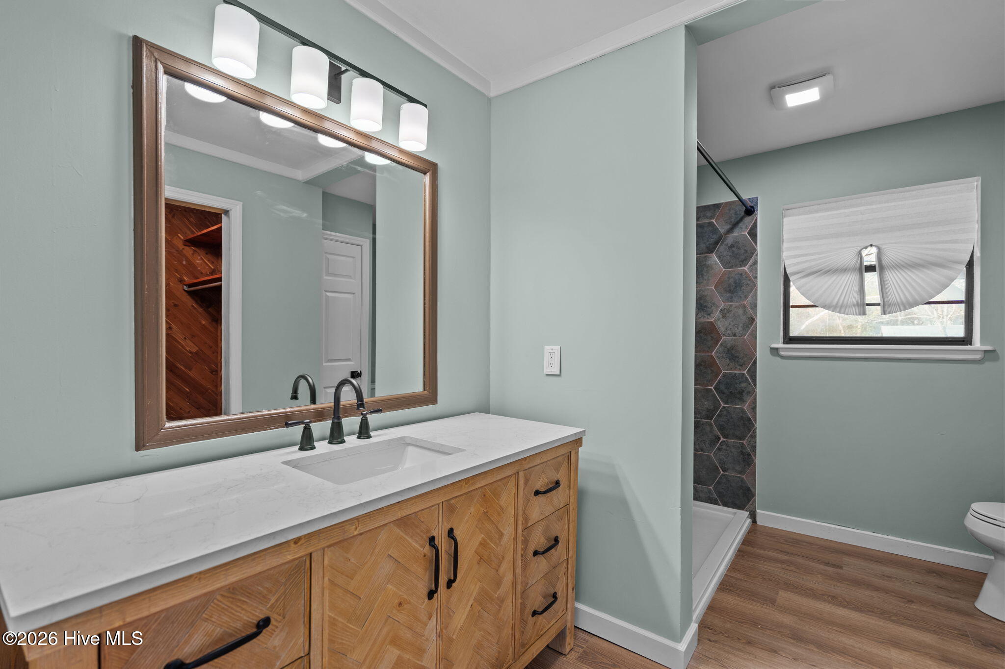 100541666 | Photo 36