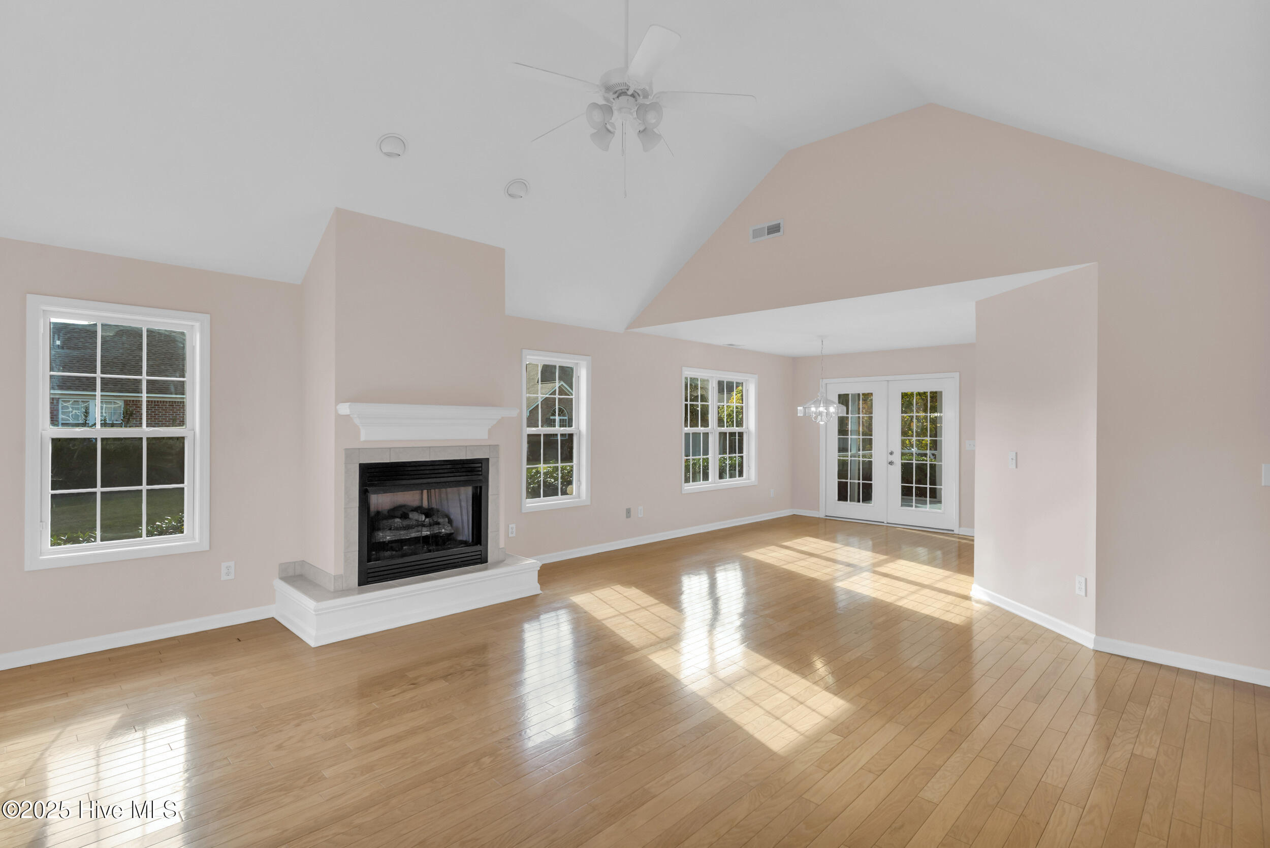 100540480 | Photo 16