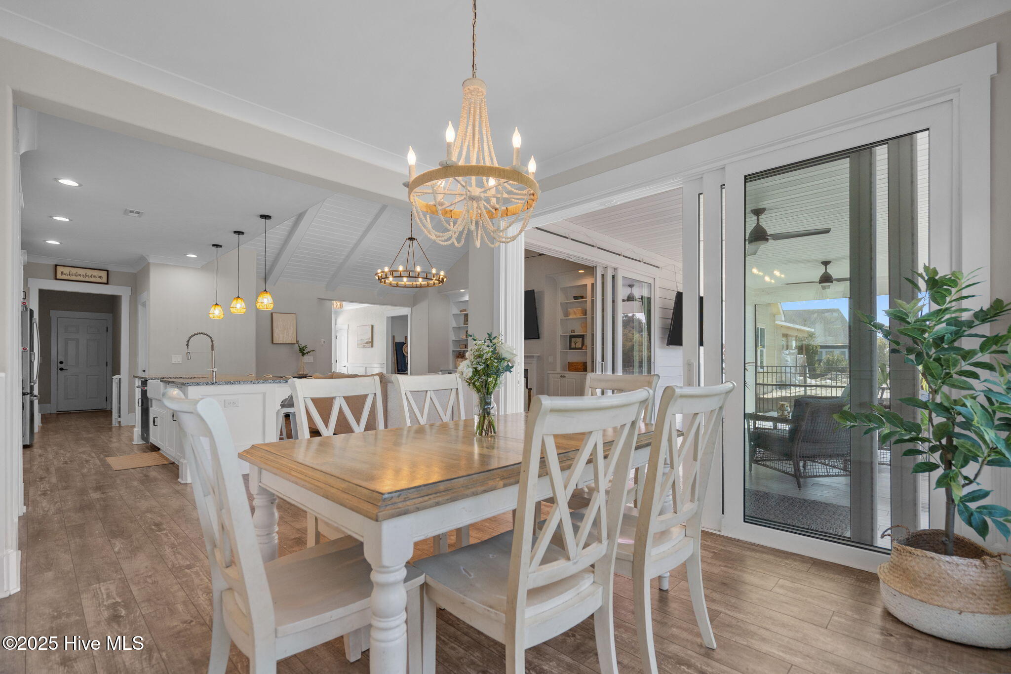 100536162 | Photo 21