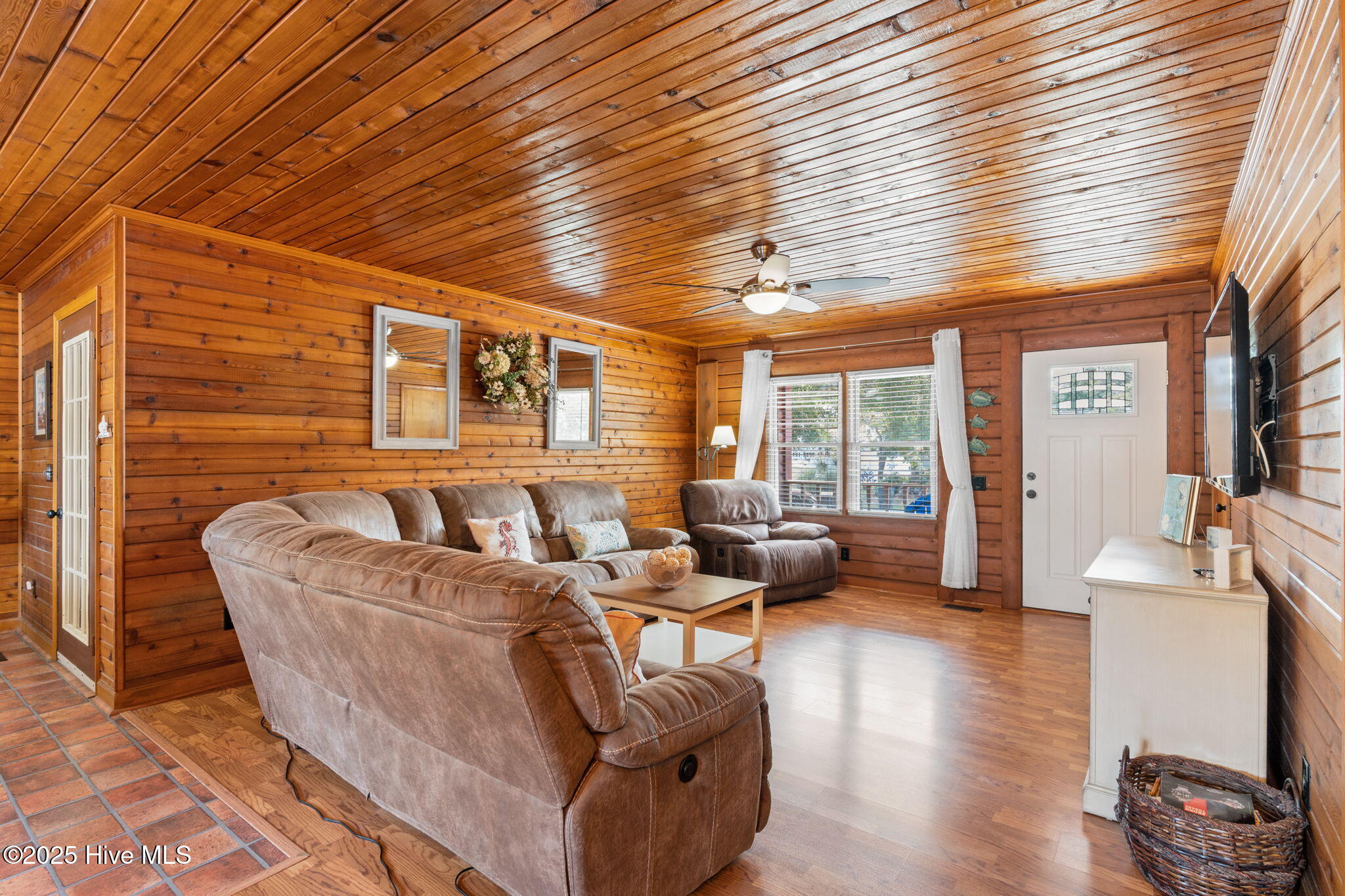 100511557 | Photo 11