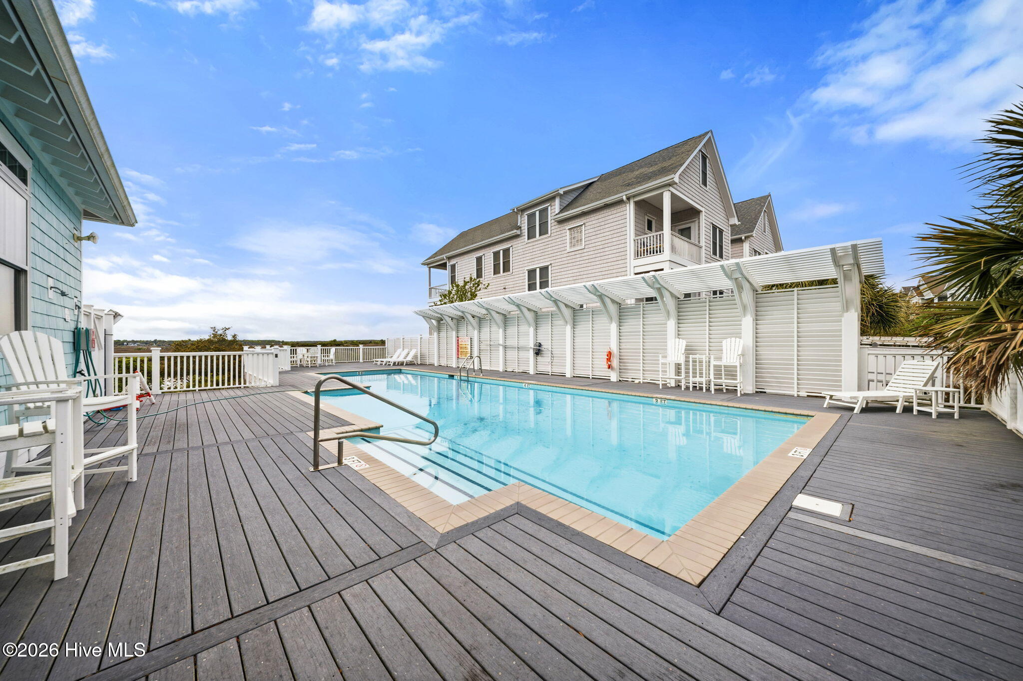 100566136 | Photo 79