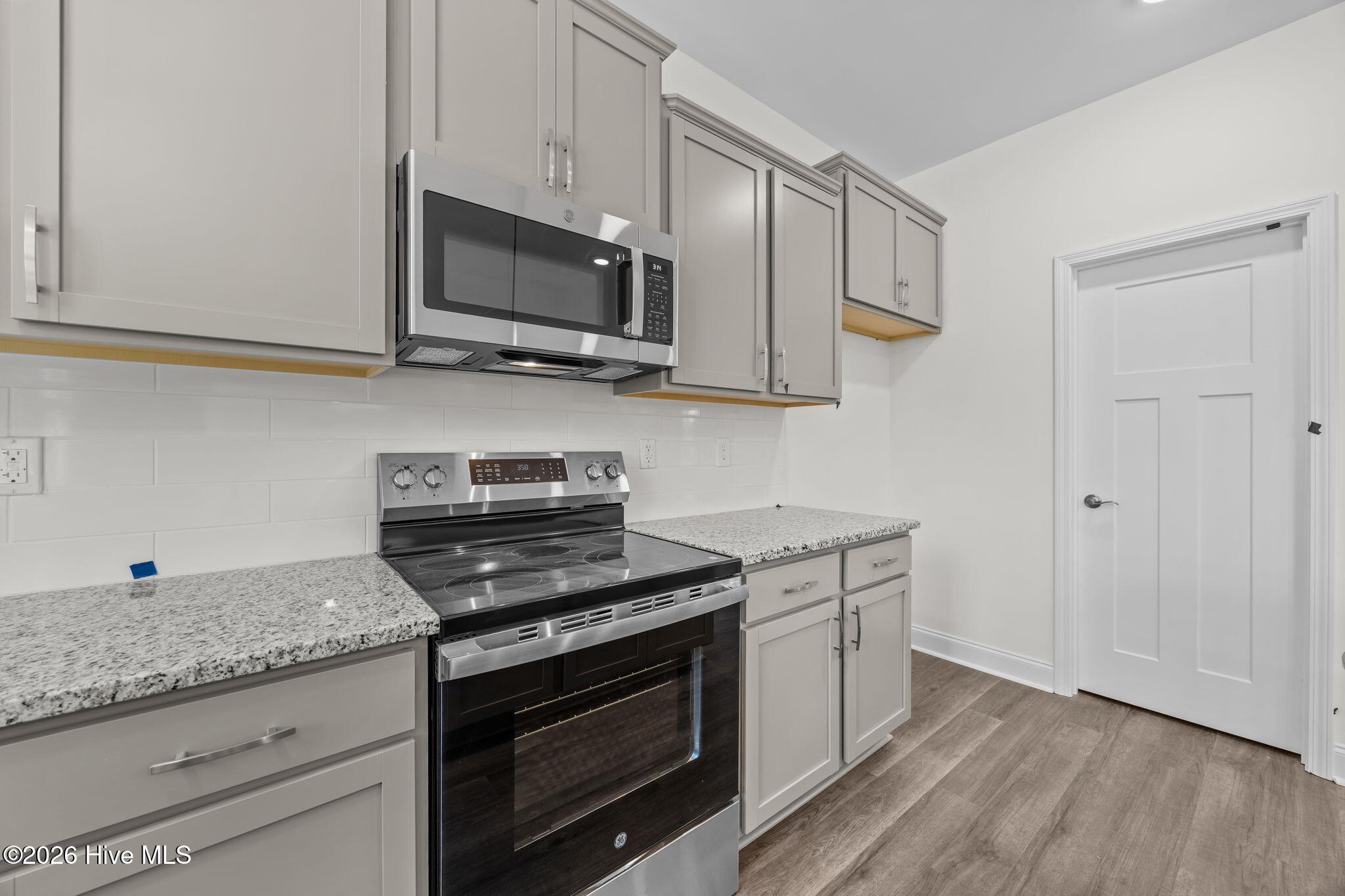 100528707 | Photo 17