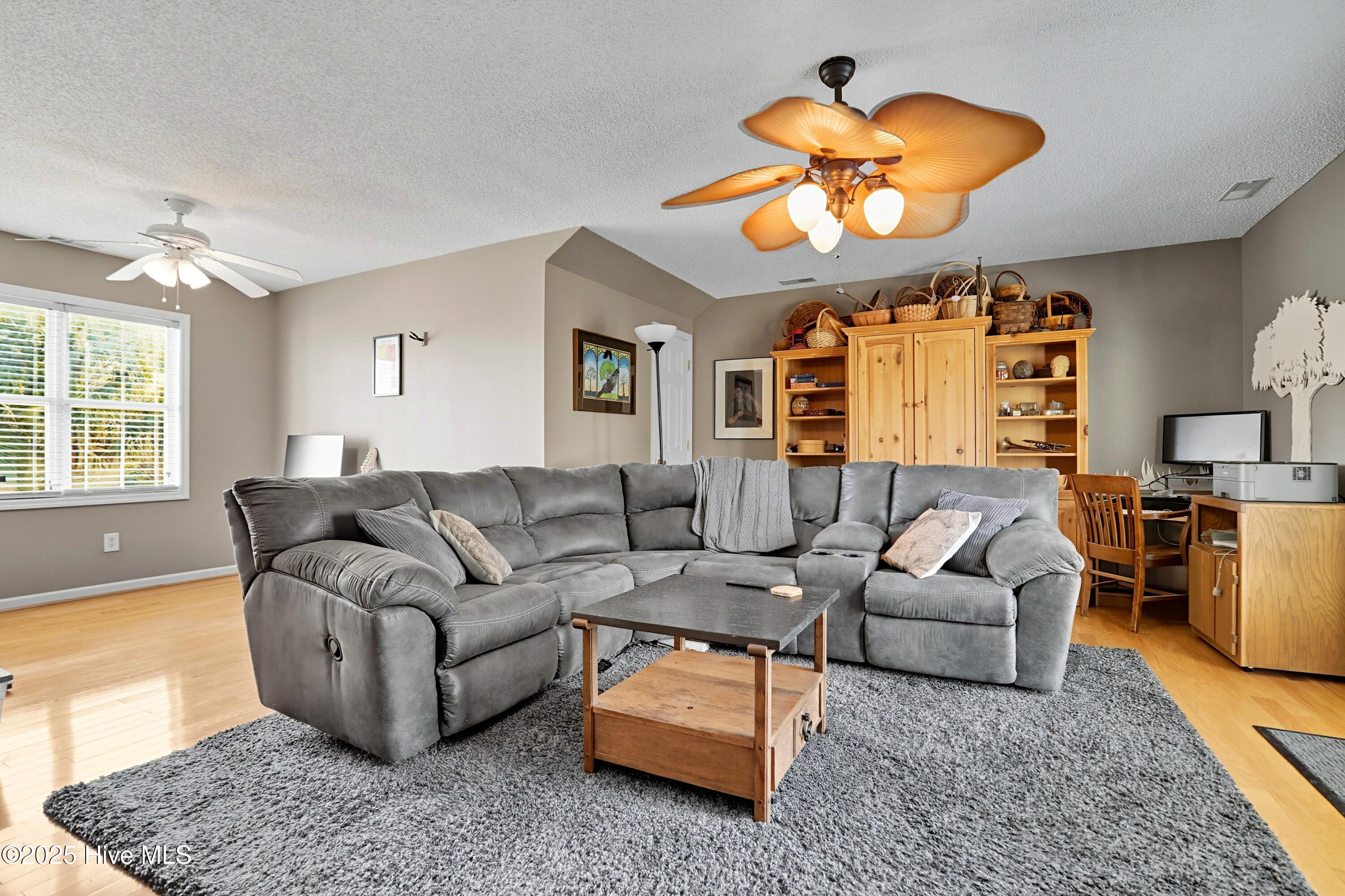 100532485 | Photo 26