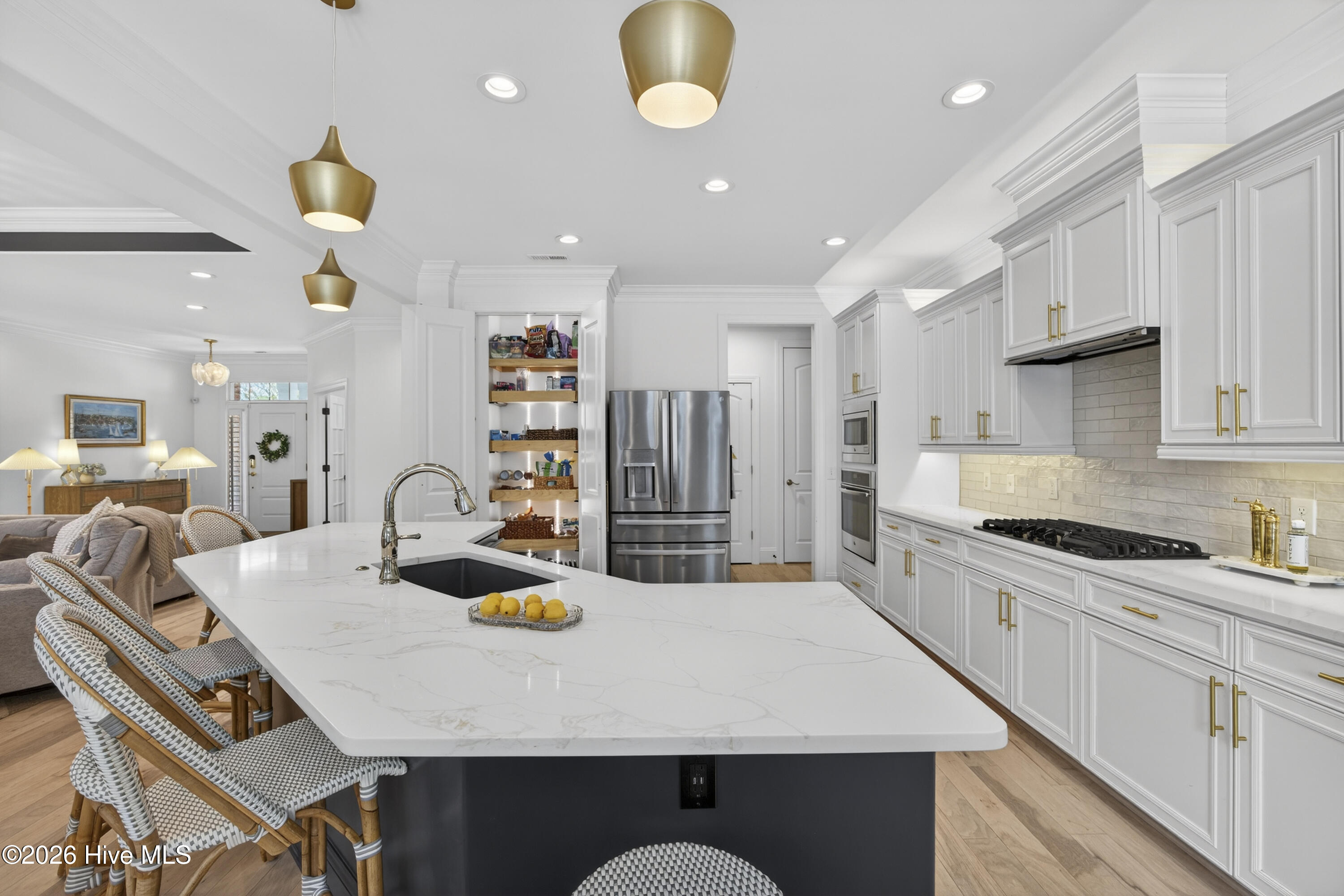 100564665 | Photo 12