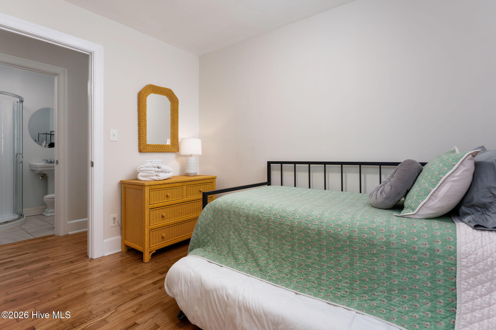 100566182 | Photo 22