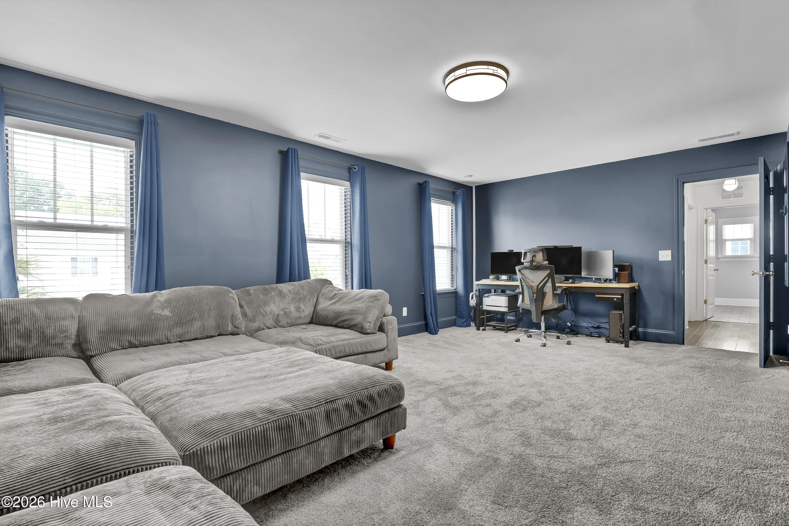 100569248 | Photo 43