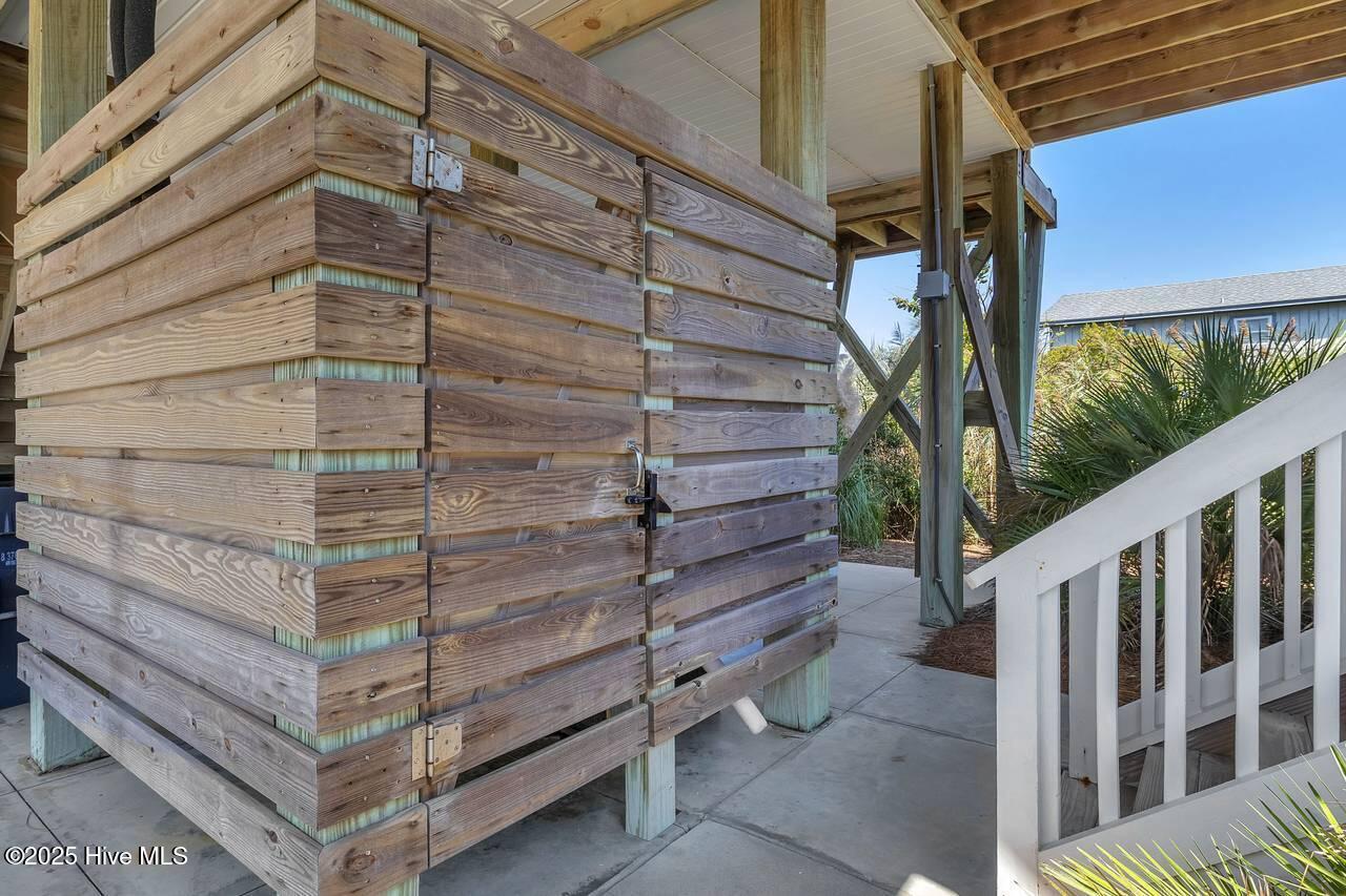 100543948 | Photo 63