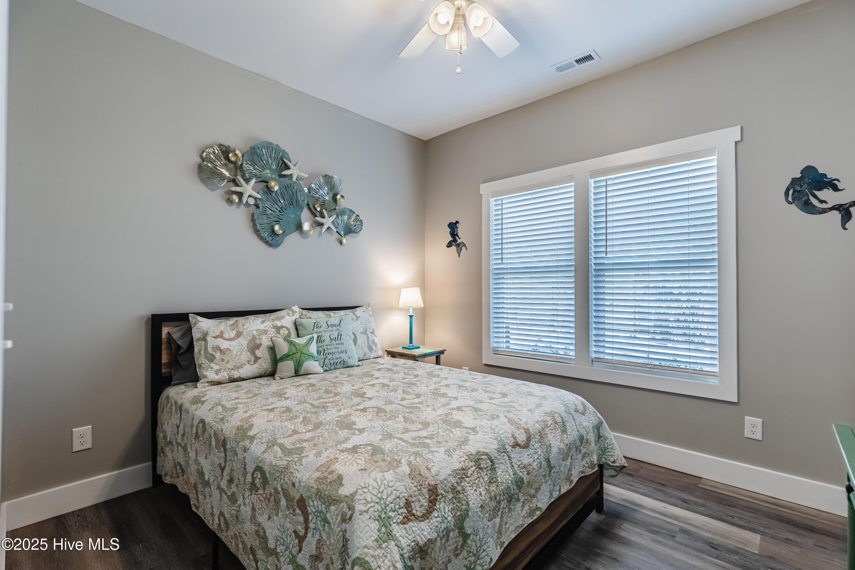 100542637 | Photo 33