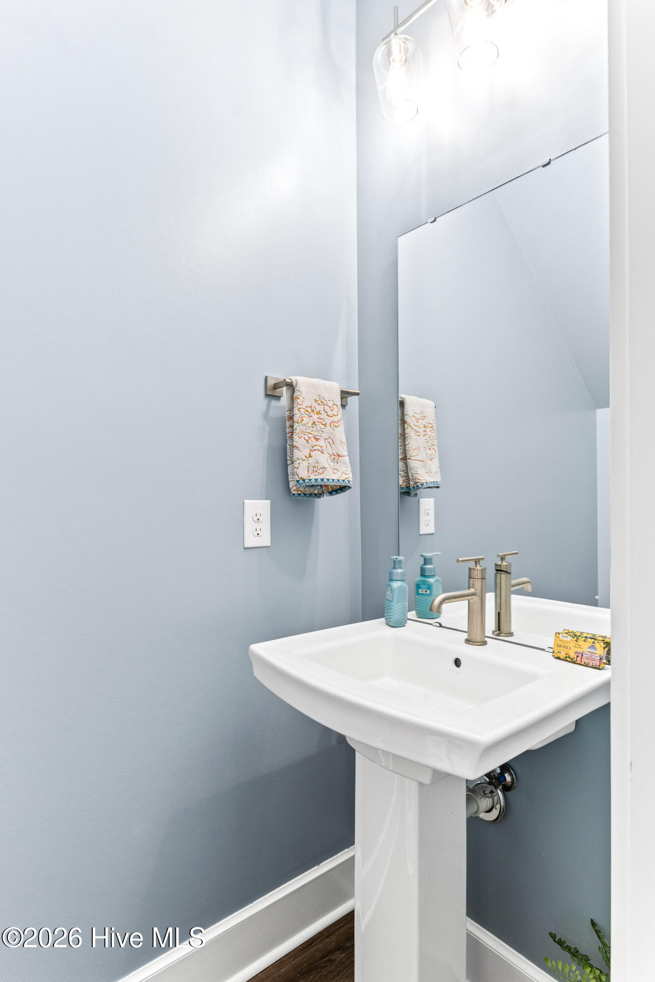 100548858 | Photo 28