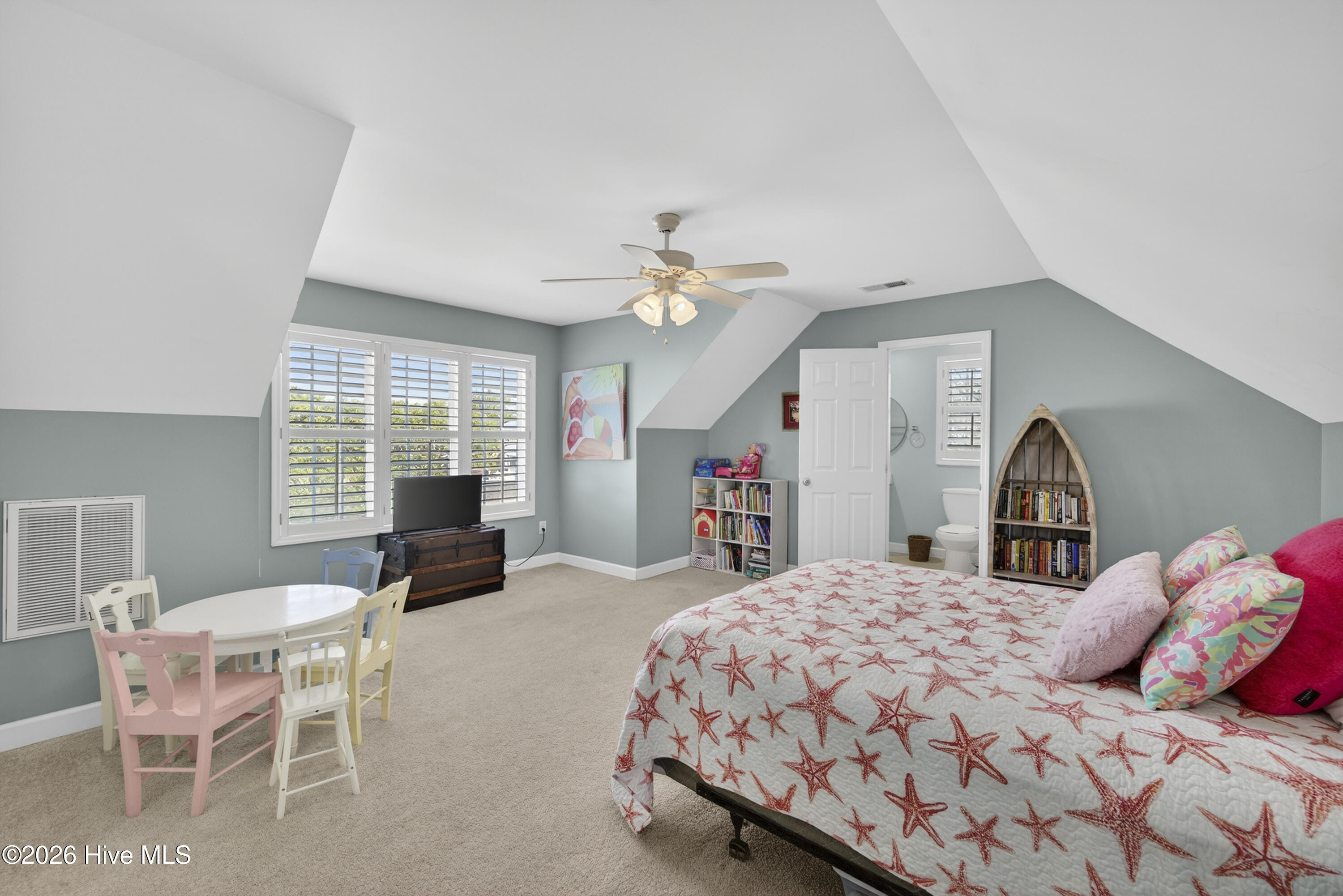 100564705 | Photo 36