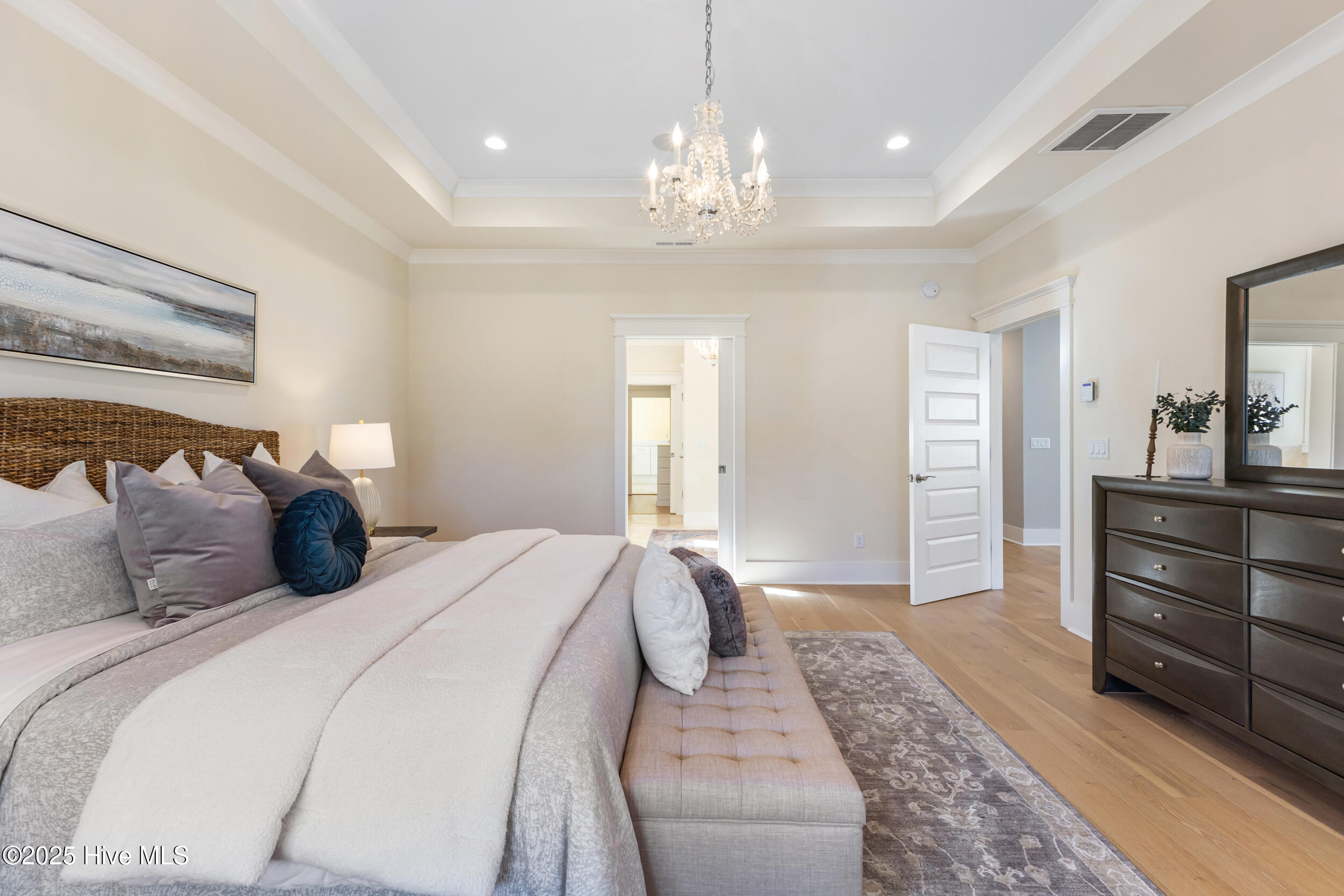 100535952 | Photo 48