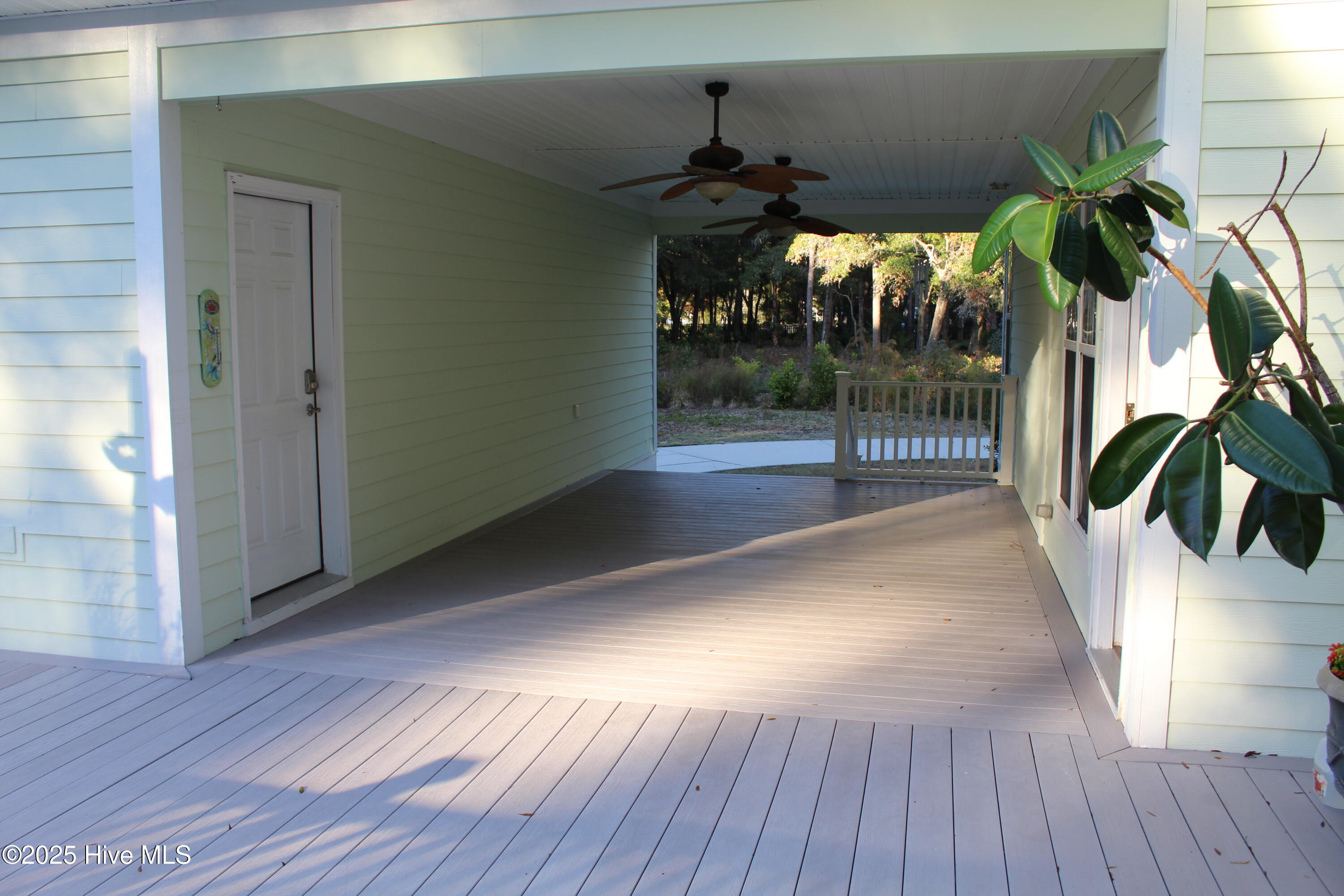 100540386 | Photo 18