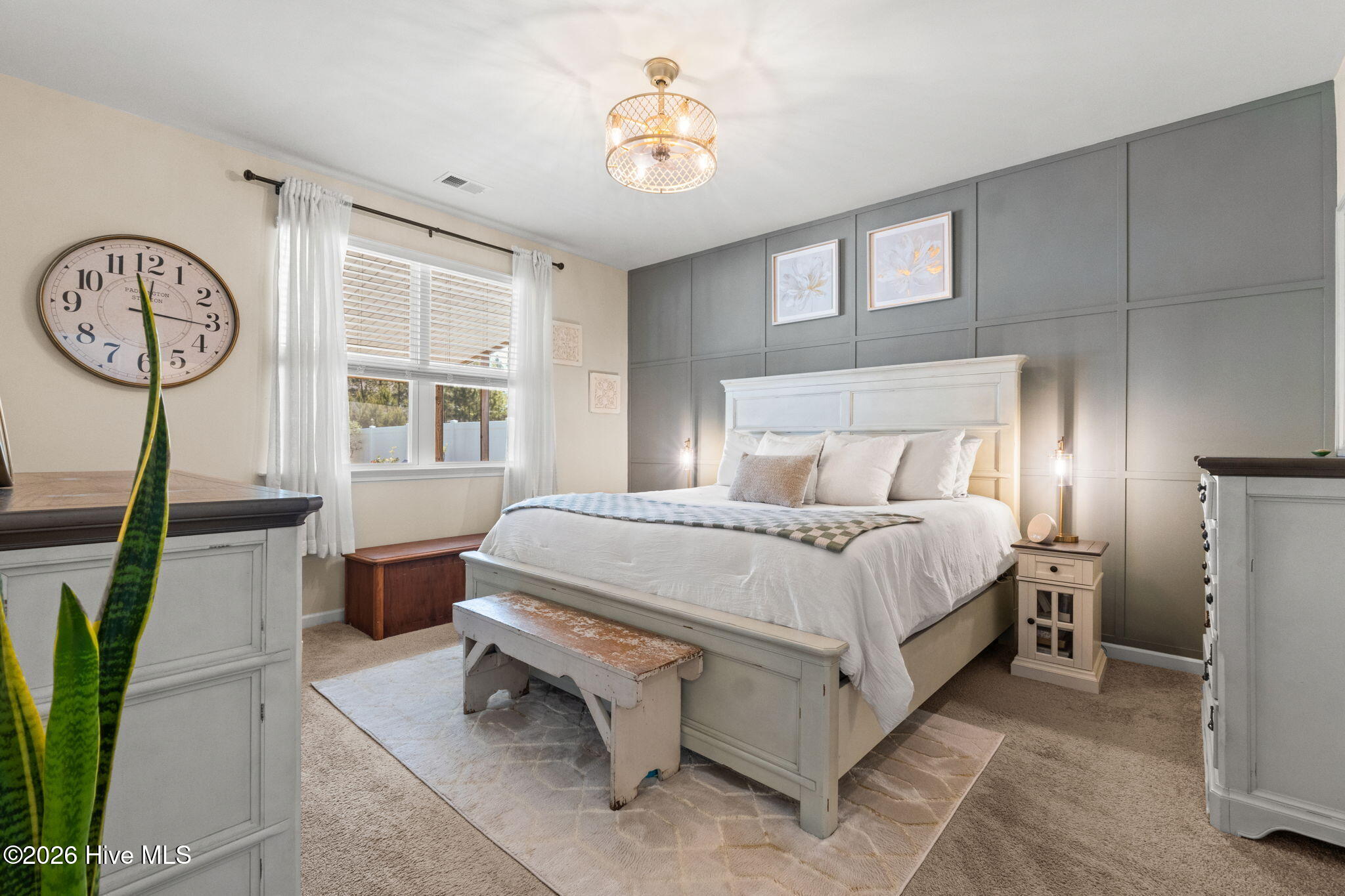 100568064 | Photo 22