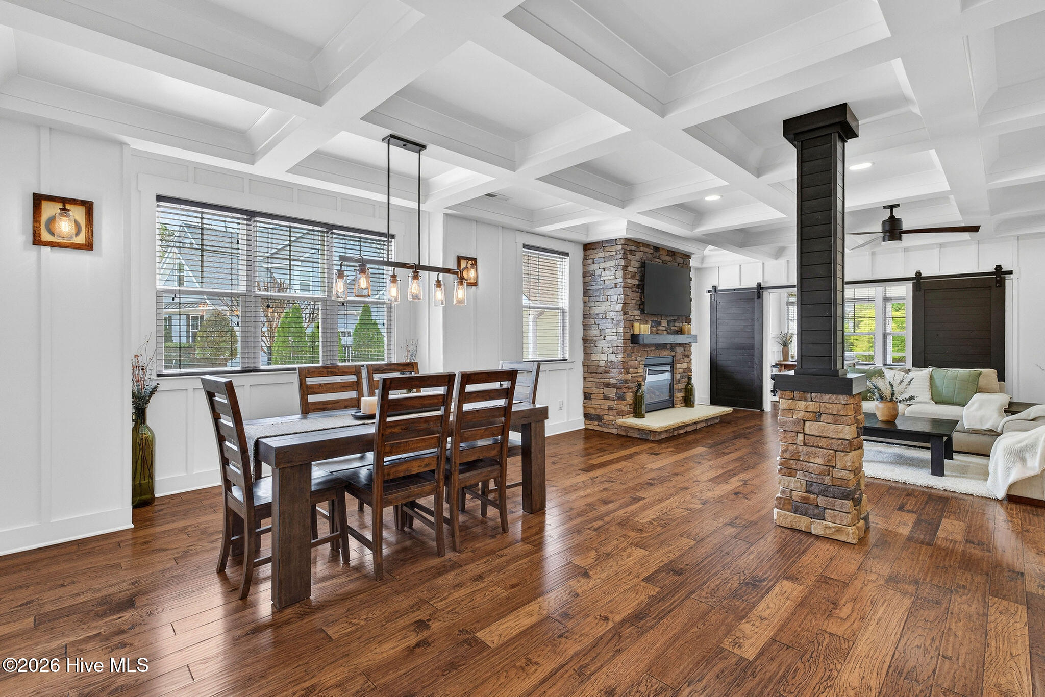 100561102 | Photo 12