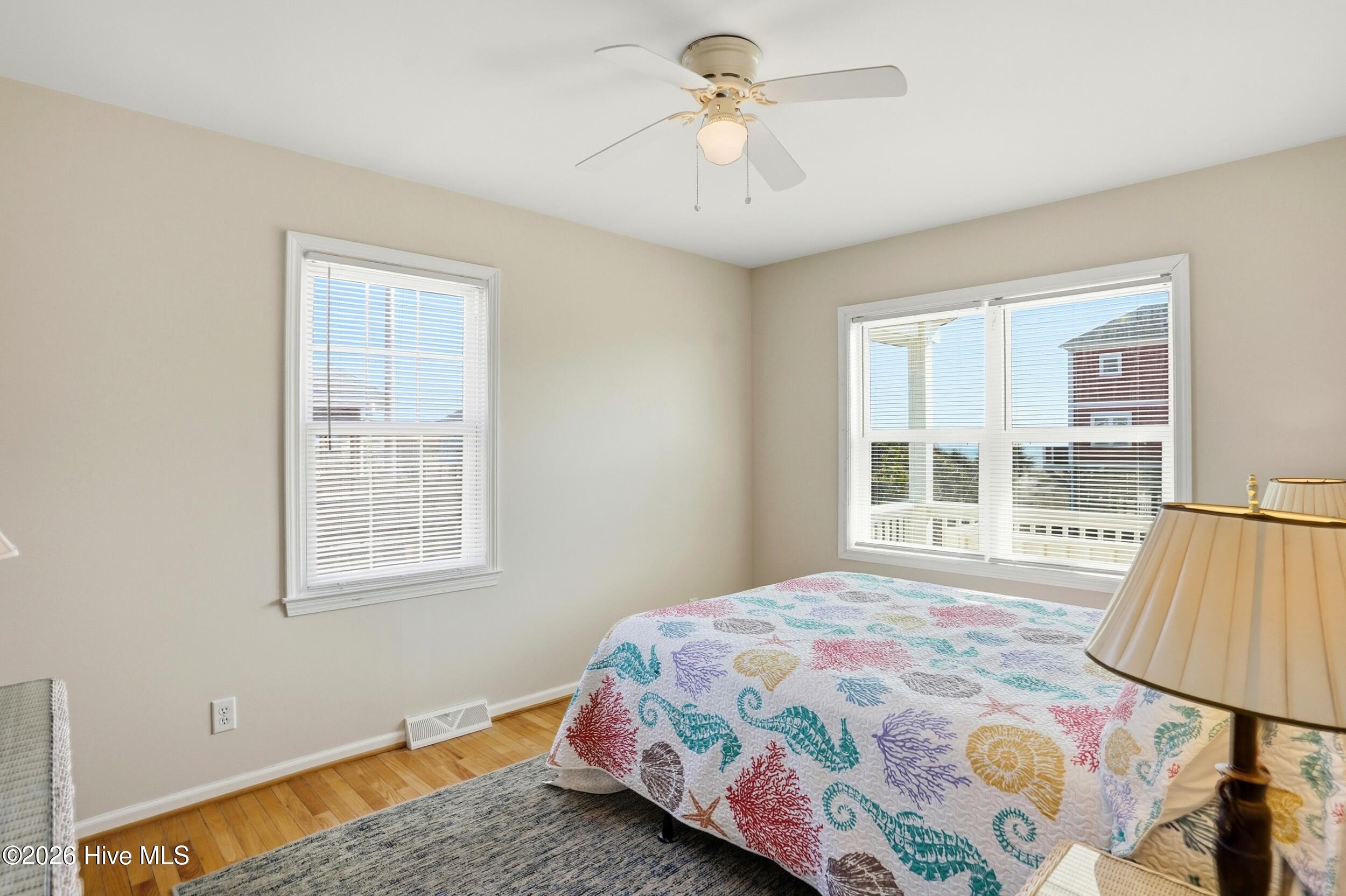 100554580 | Photo 26