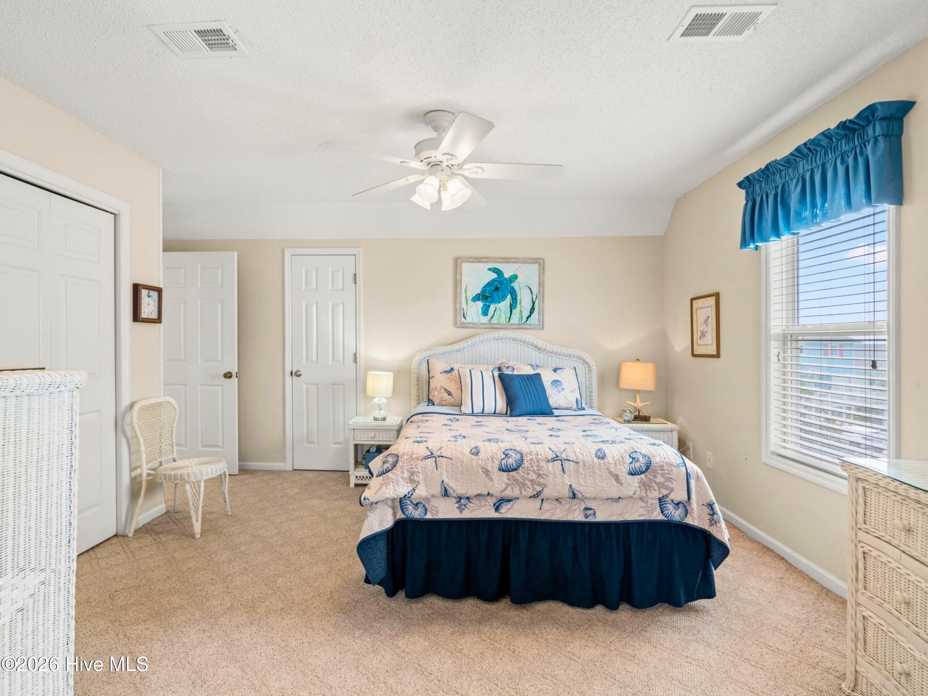 100564720 | Photo 19