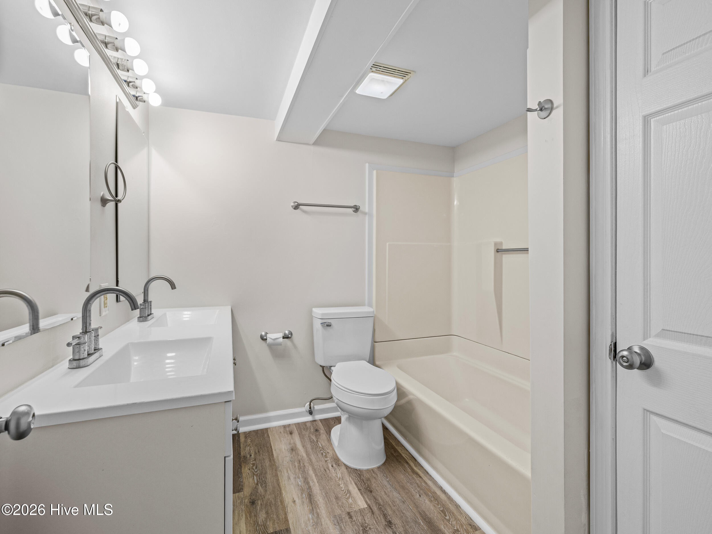 100569612 | Photo 28