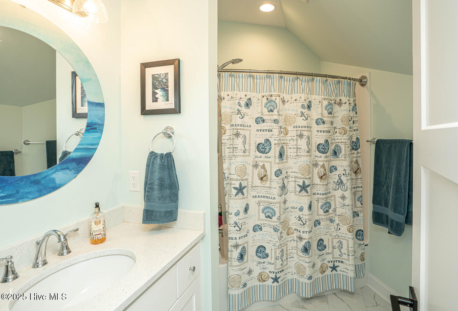 100547698 | Photo 46