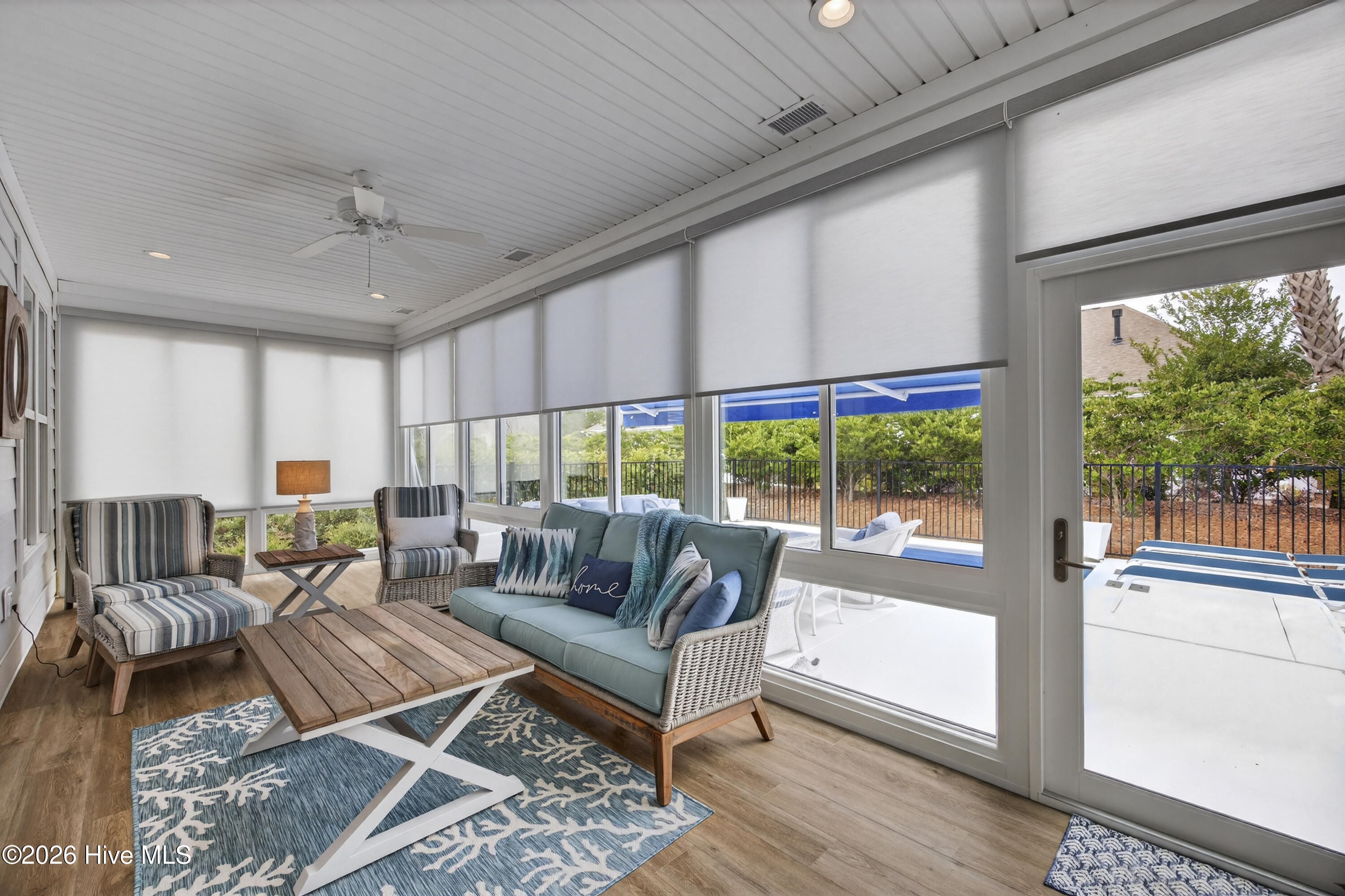 100551678 | Photo 44