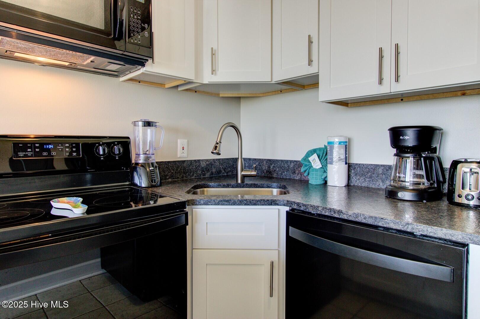 100518070 | Photo 12