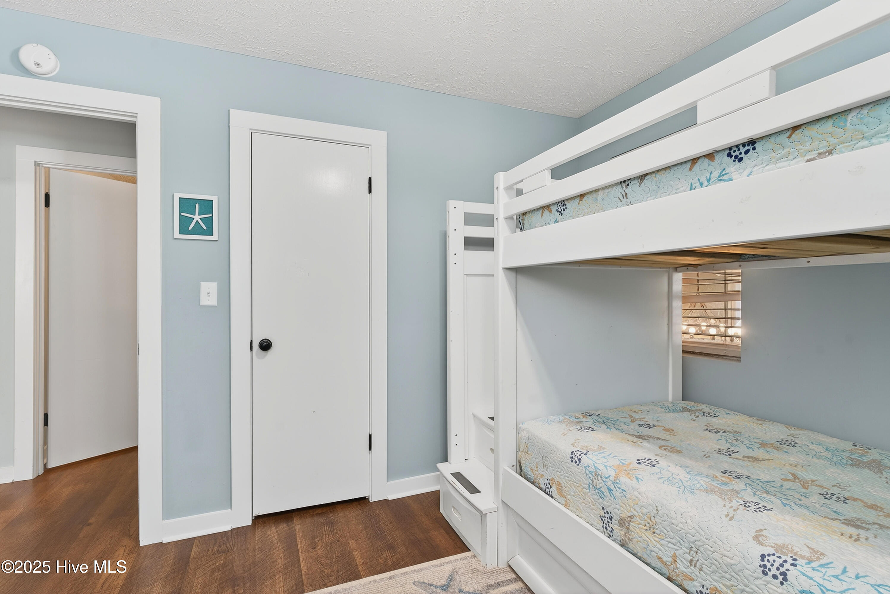 100537887 | Photo 51