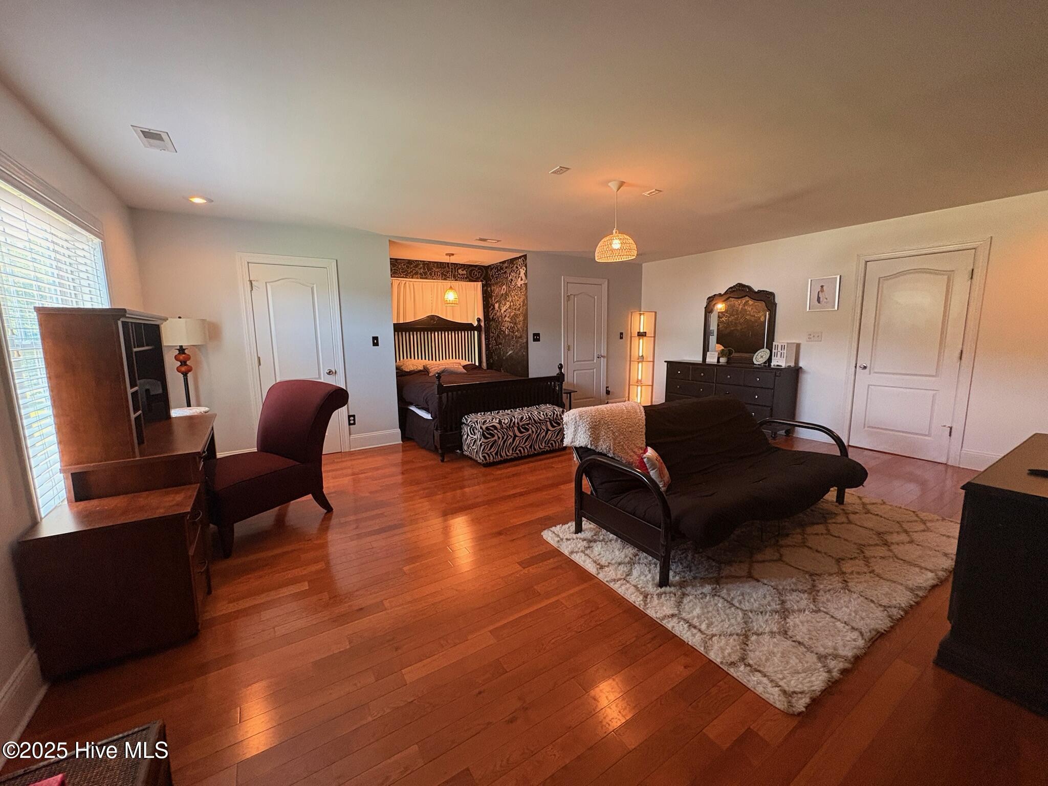 100518479 | Photo 40