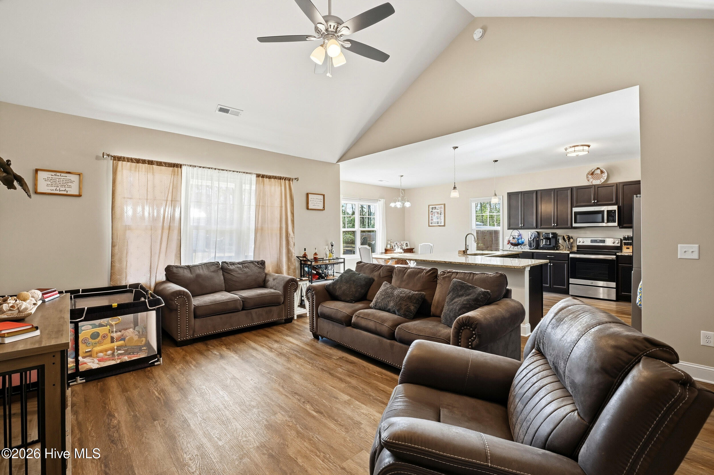 35 W Waverly Drive, Burgaw, NC 28425 – photo 7: 9_35 w waverly dr-0009