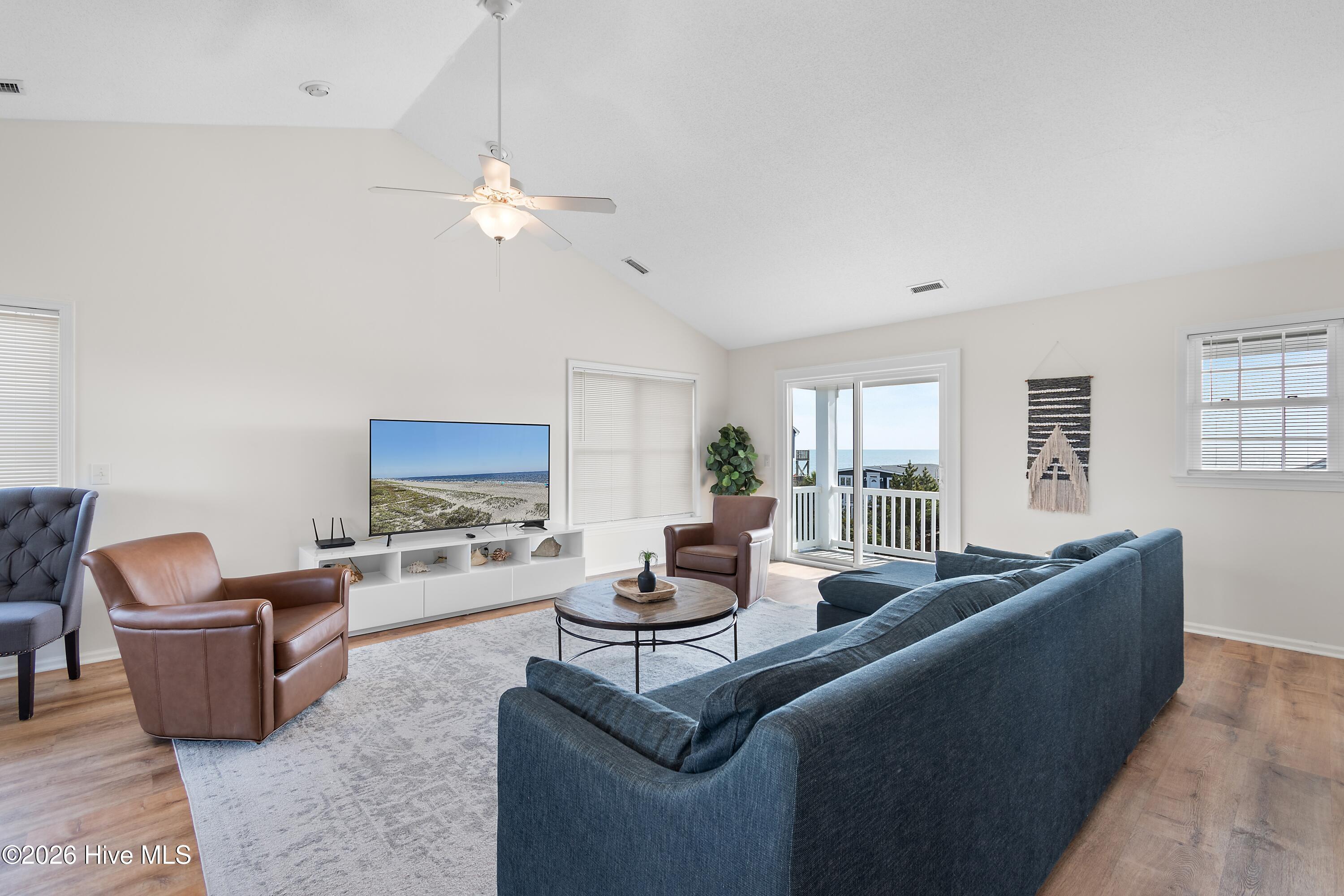 100550931 | Photo 12