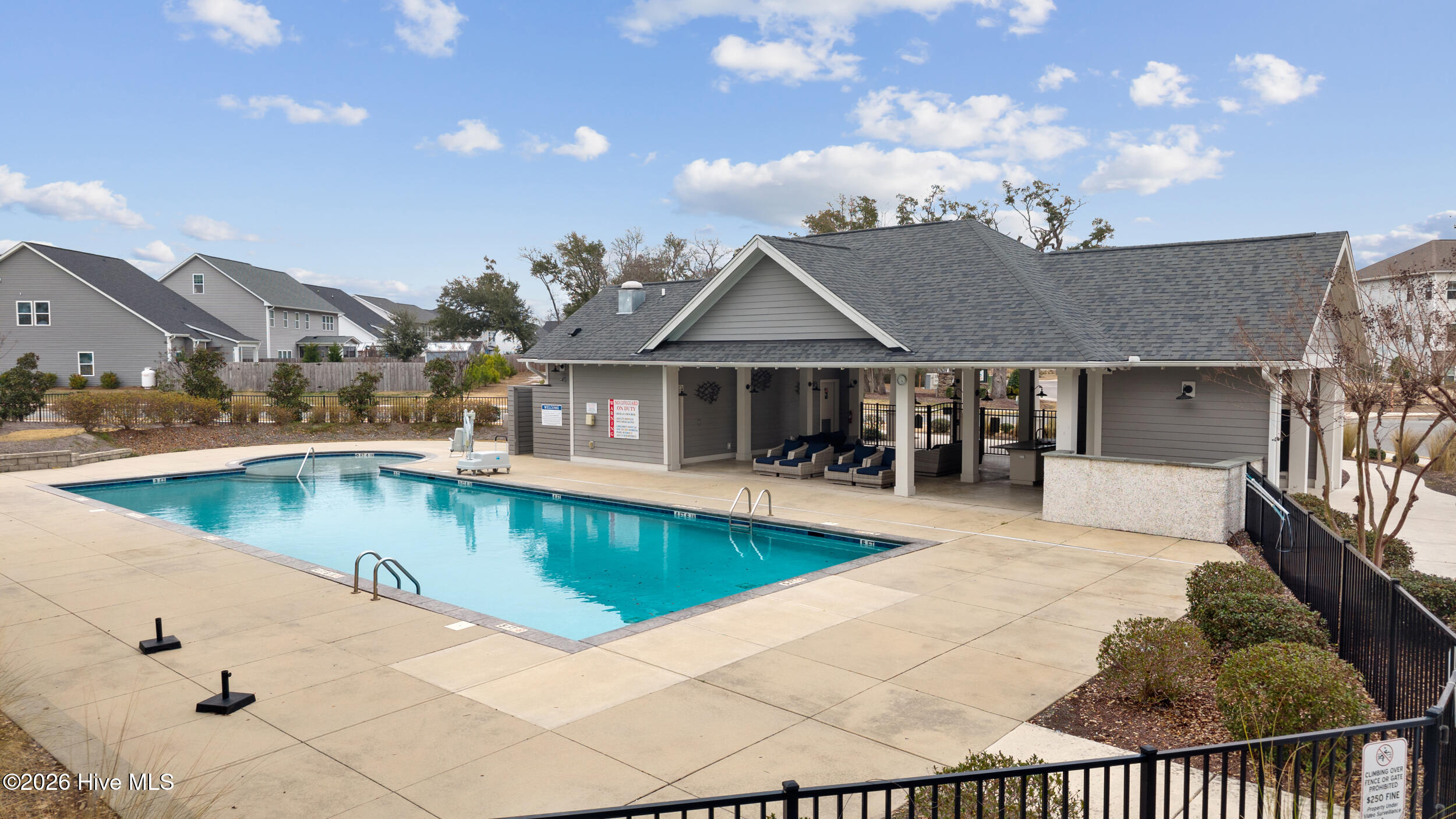 100565855 | Photo 60