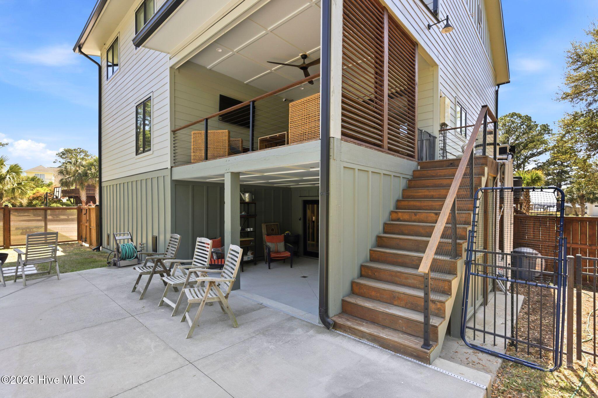 100568012 | Photo 77