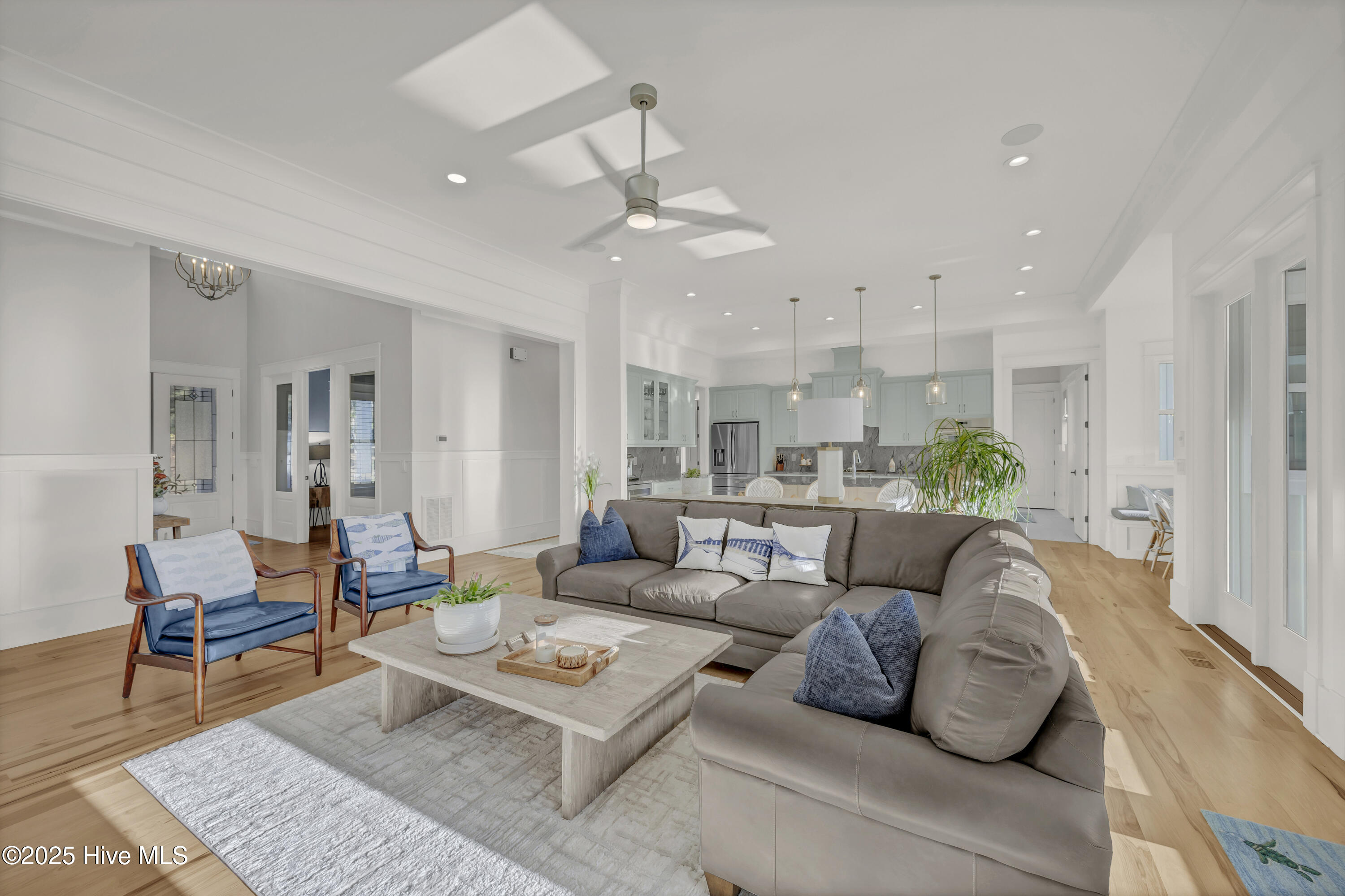 100543149 | Photo 17