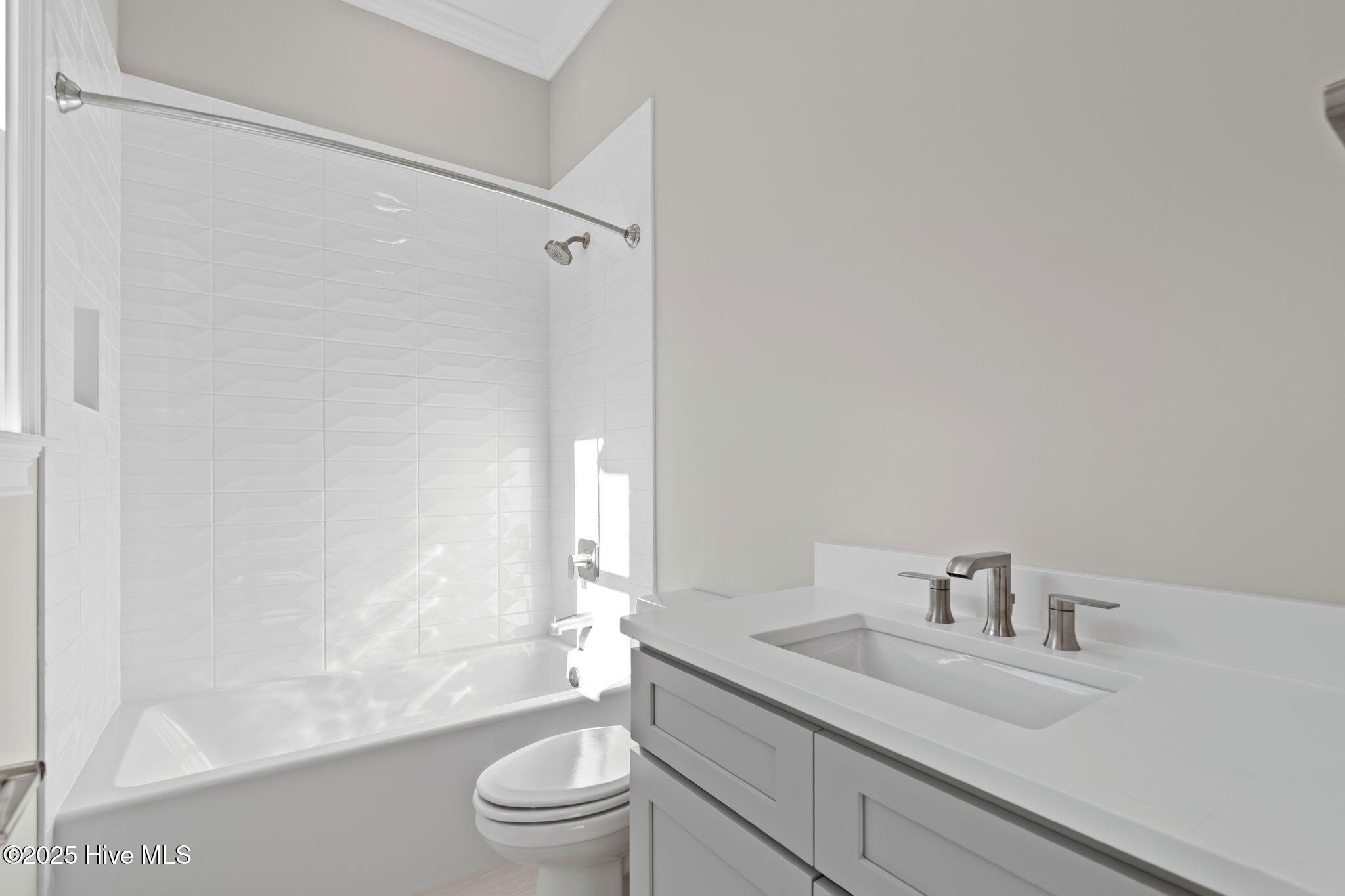 100525114 | Photo 34