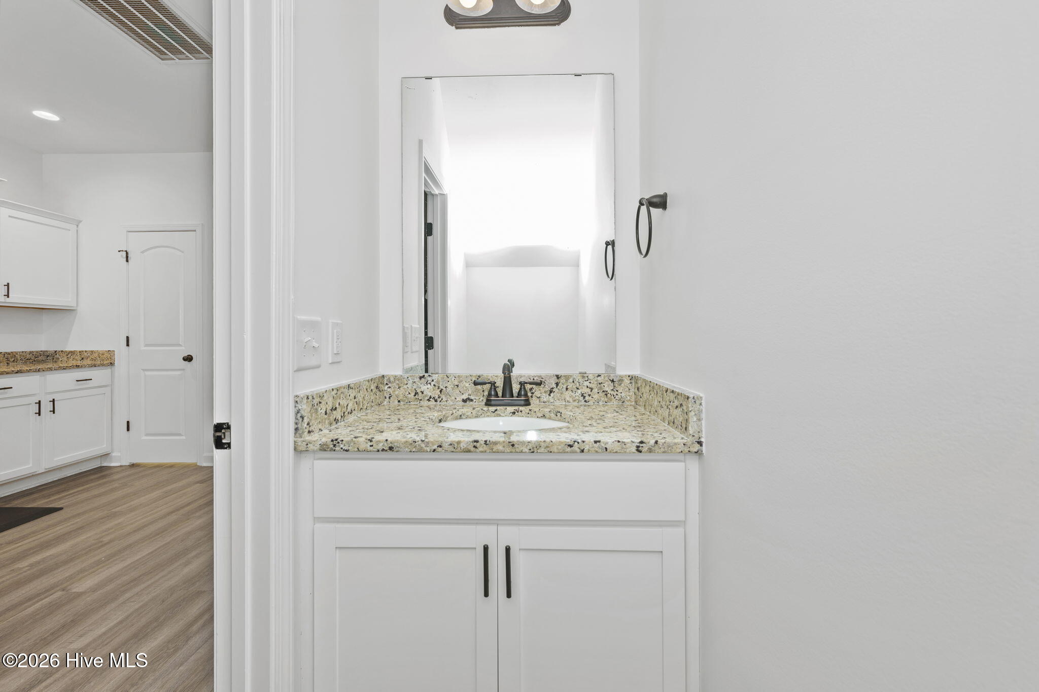 100547697 | Photo 12