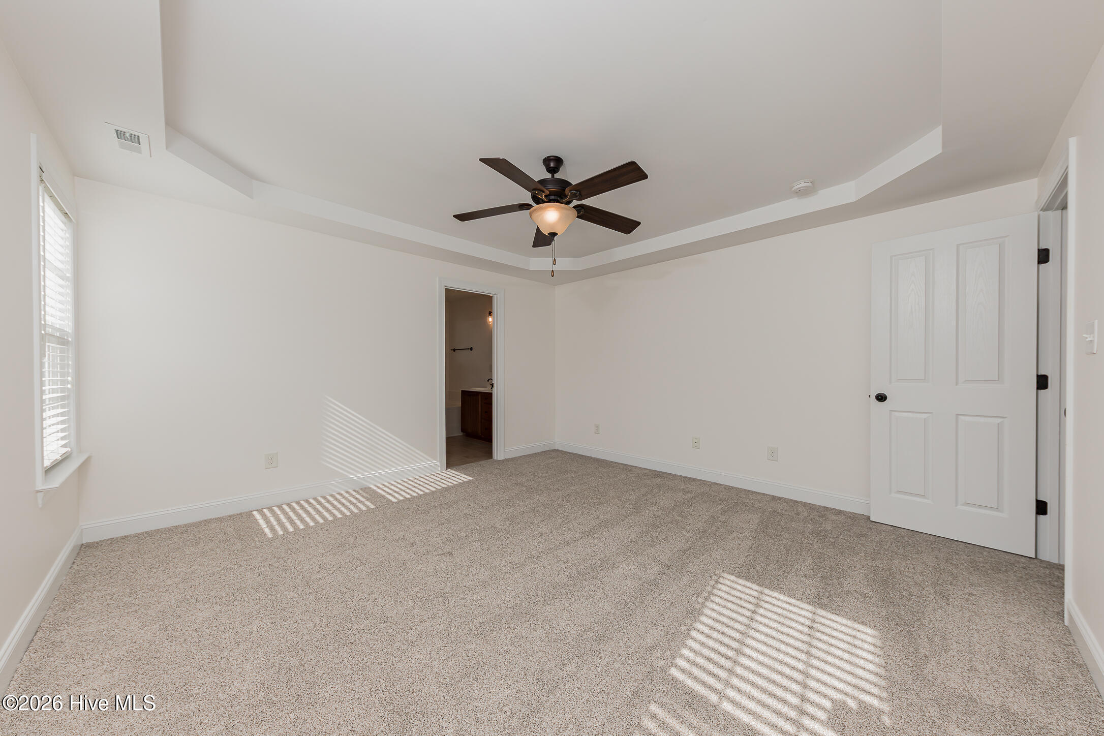 100566489 | Photo 28