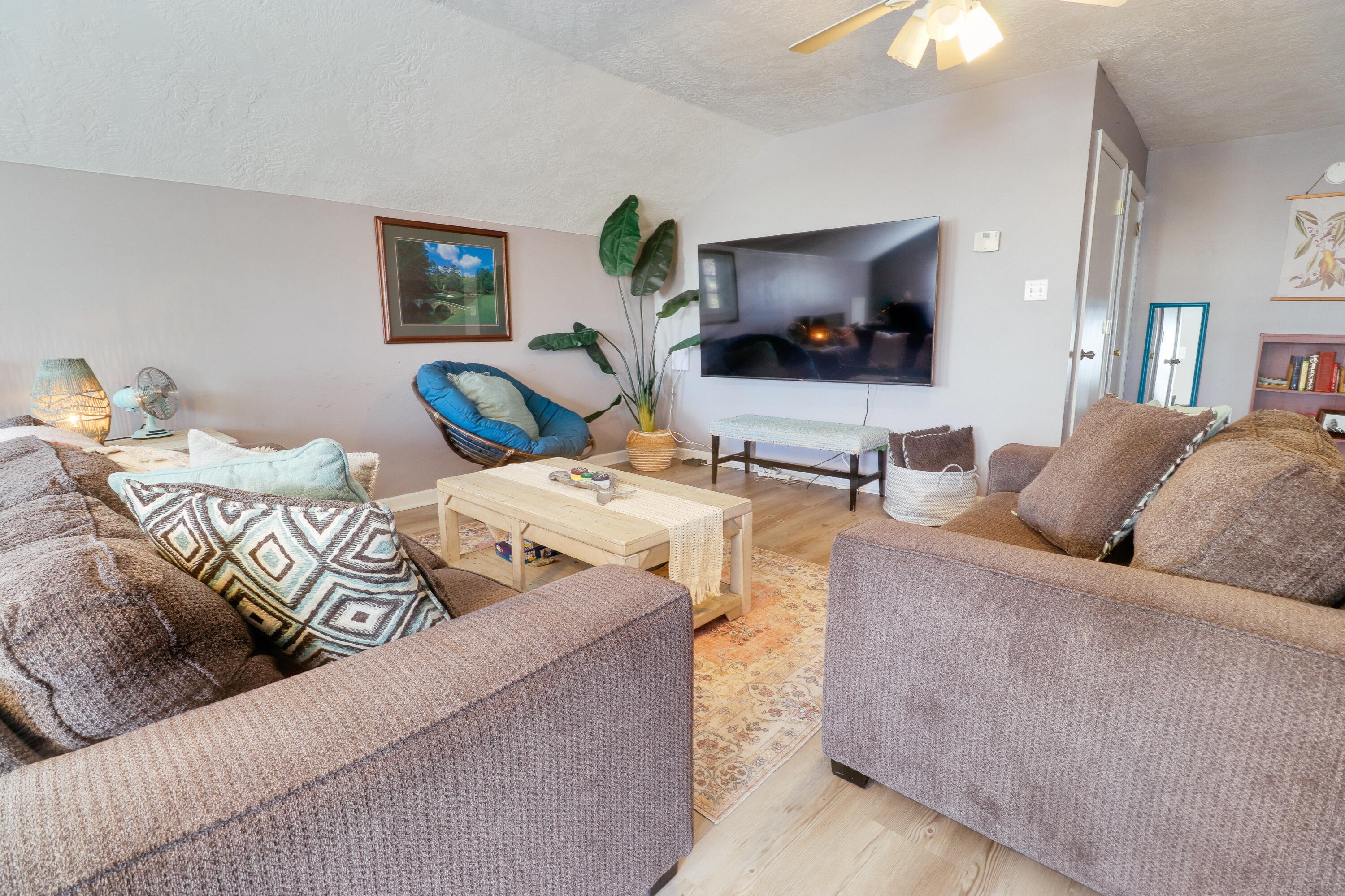 1061 Delaware Dr-61