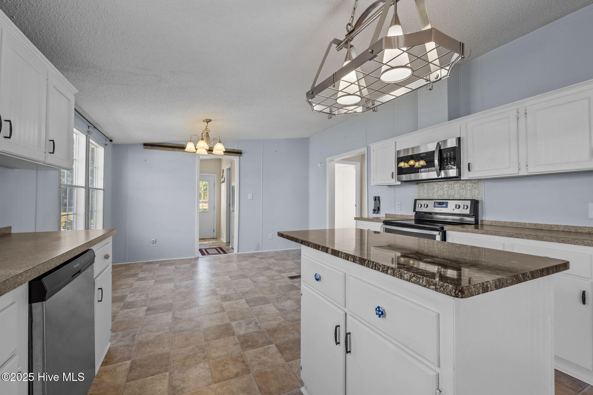 100540304 | Photo 34