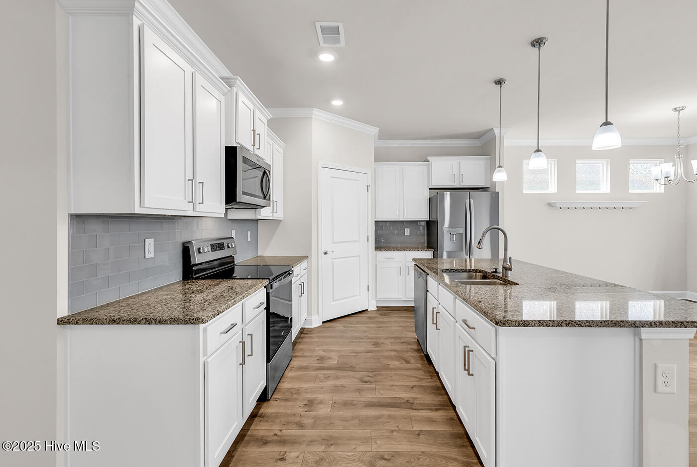 100547571 | Photo 13