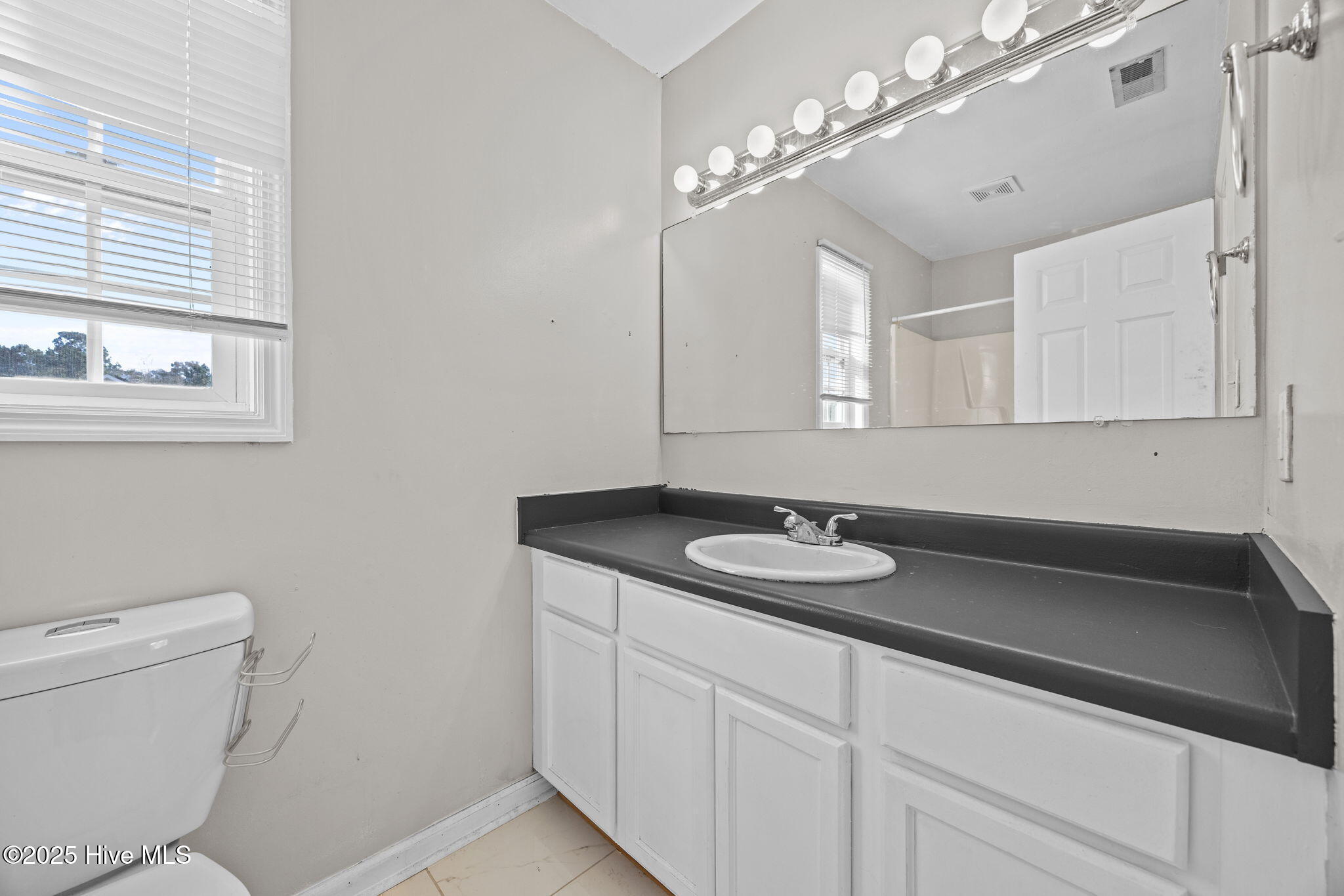 100546397 | Photo 13