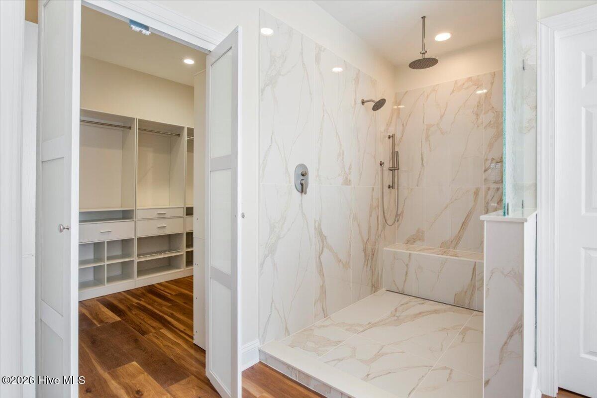 100567087 | Photo 48