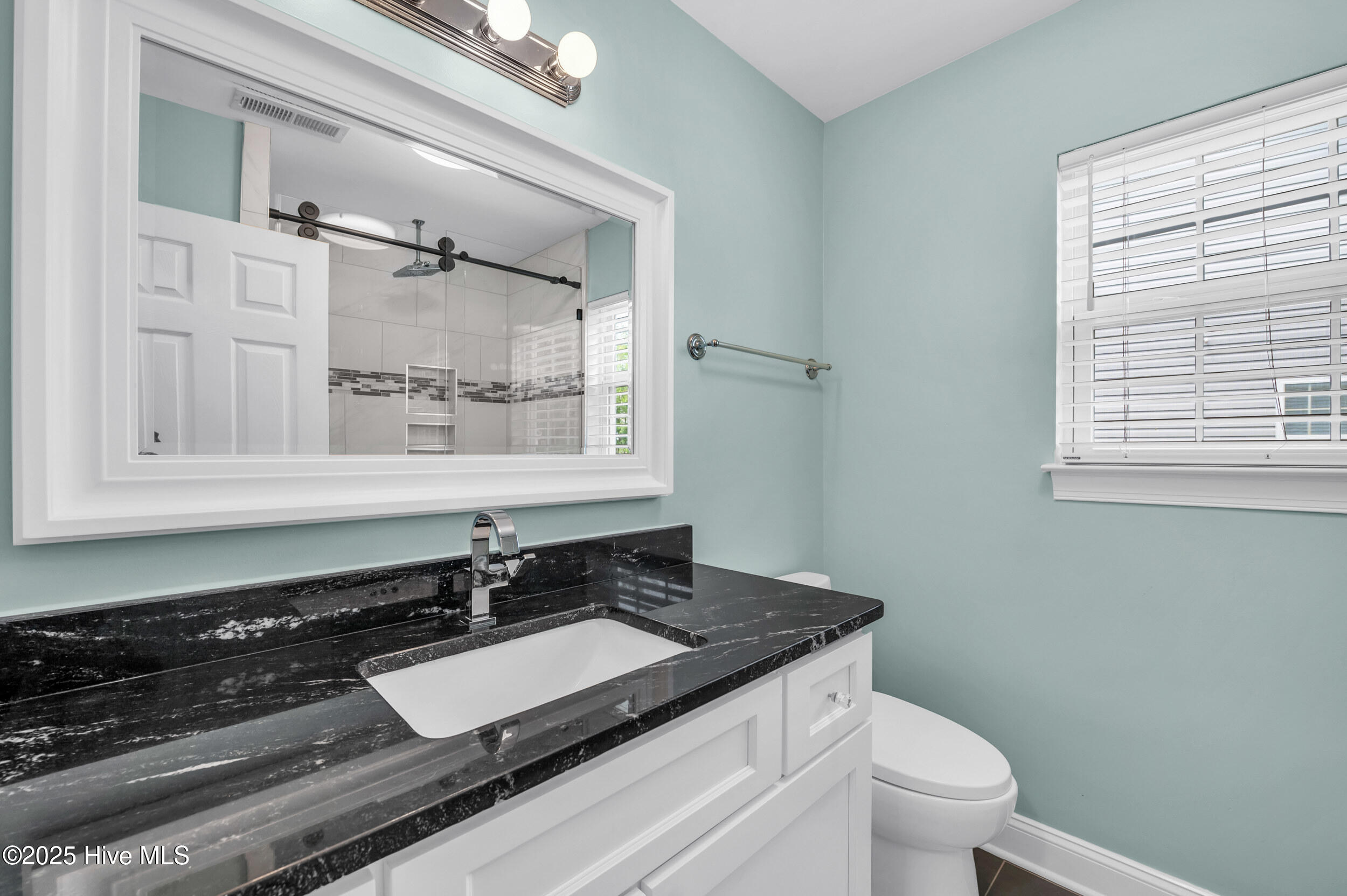 100540826 | Photo 23