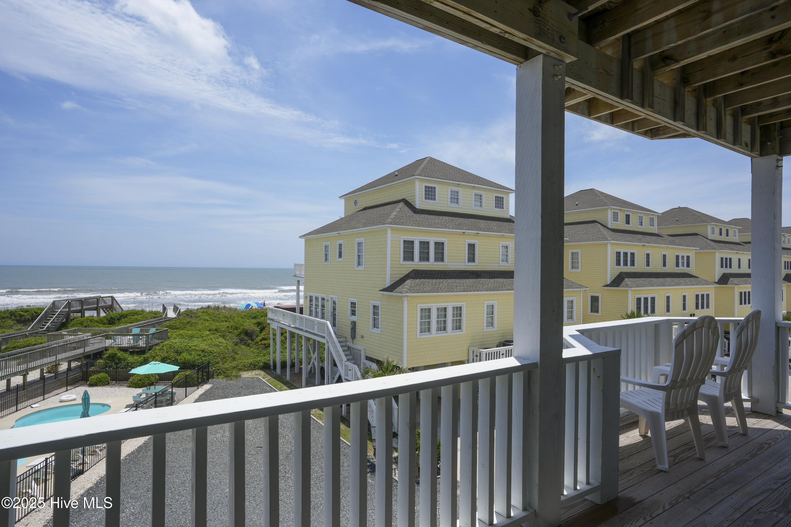 100510415 | Photo 25