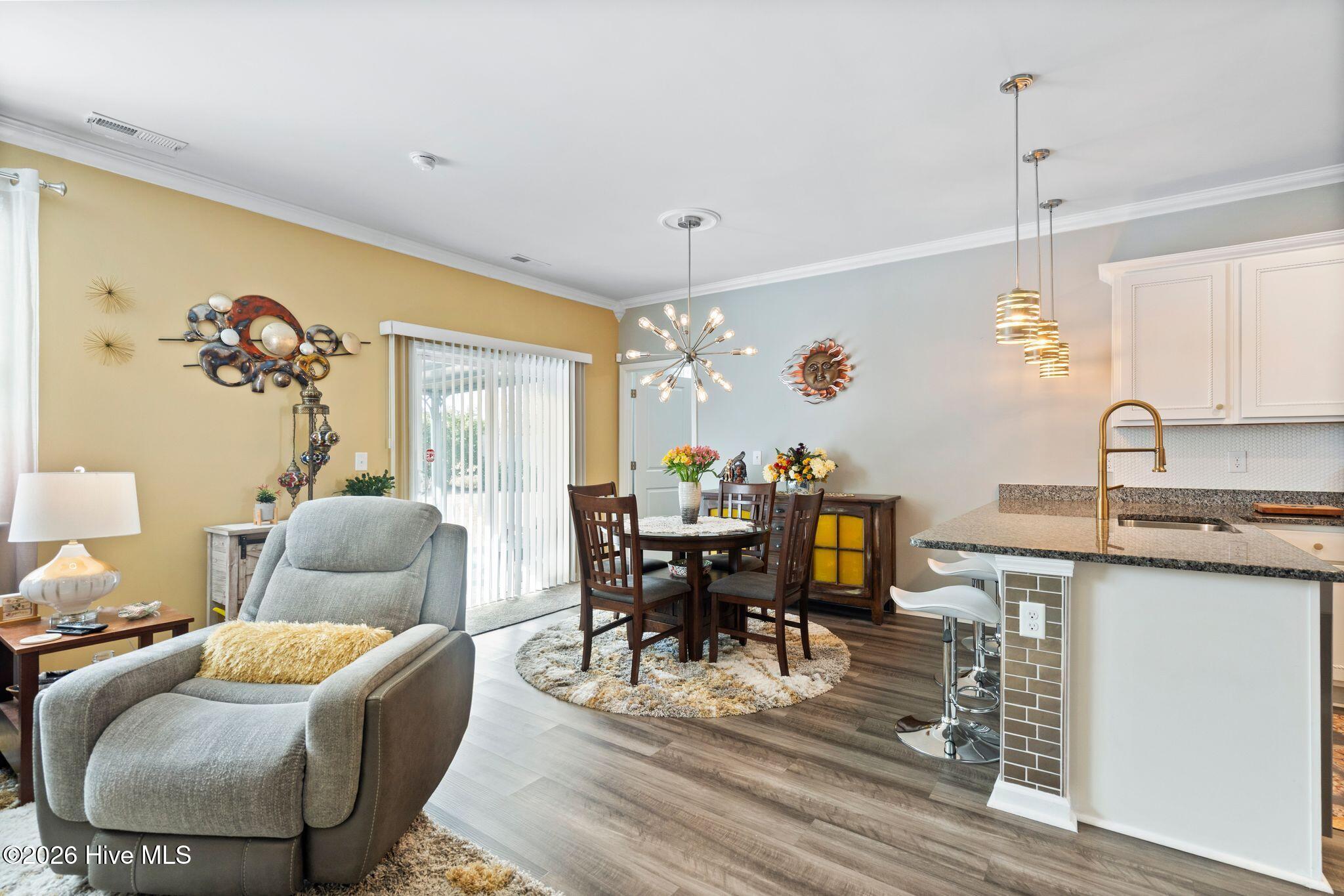 100550283 | Photo 24