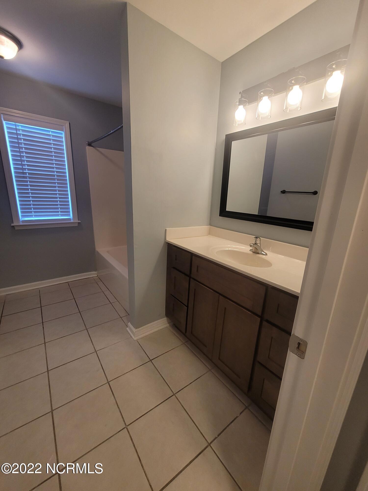 100565768 | Photo 13