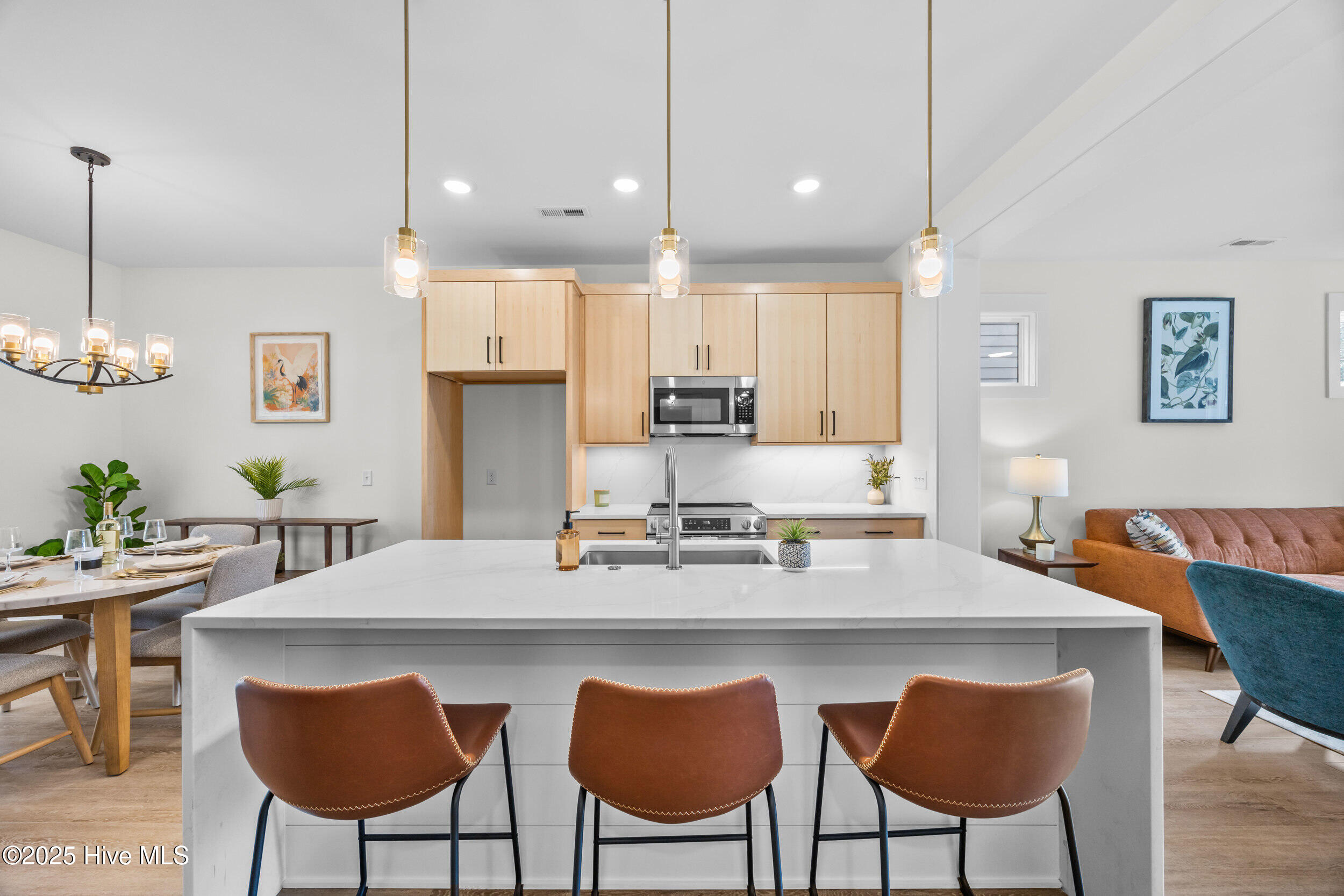 100557890 | Photo 14