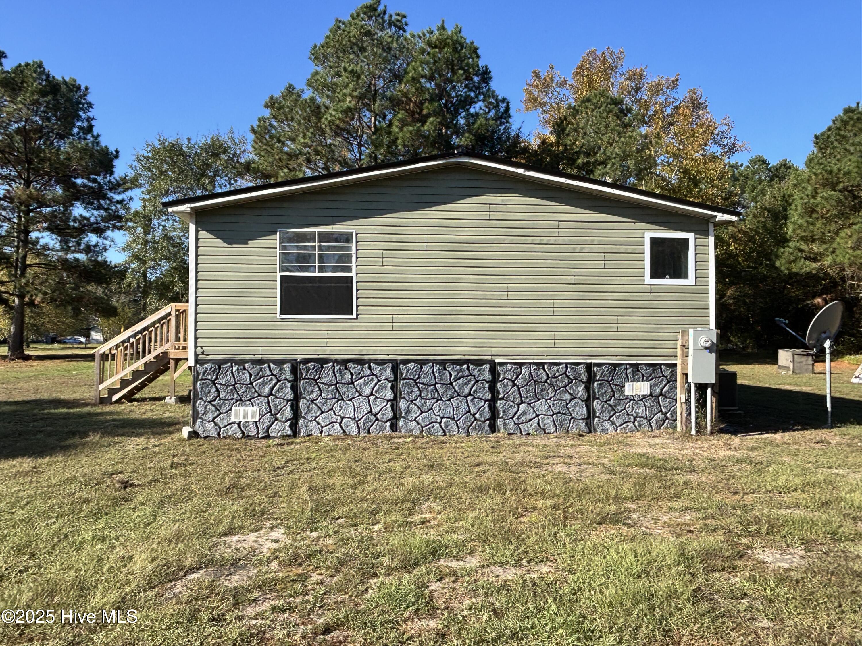 Homes for sale in Clinton, NC | 367 Hood Ln, Clinton, NC 28328 | MLS# 100538847