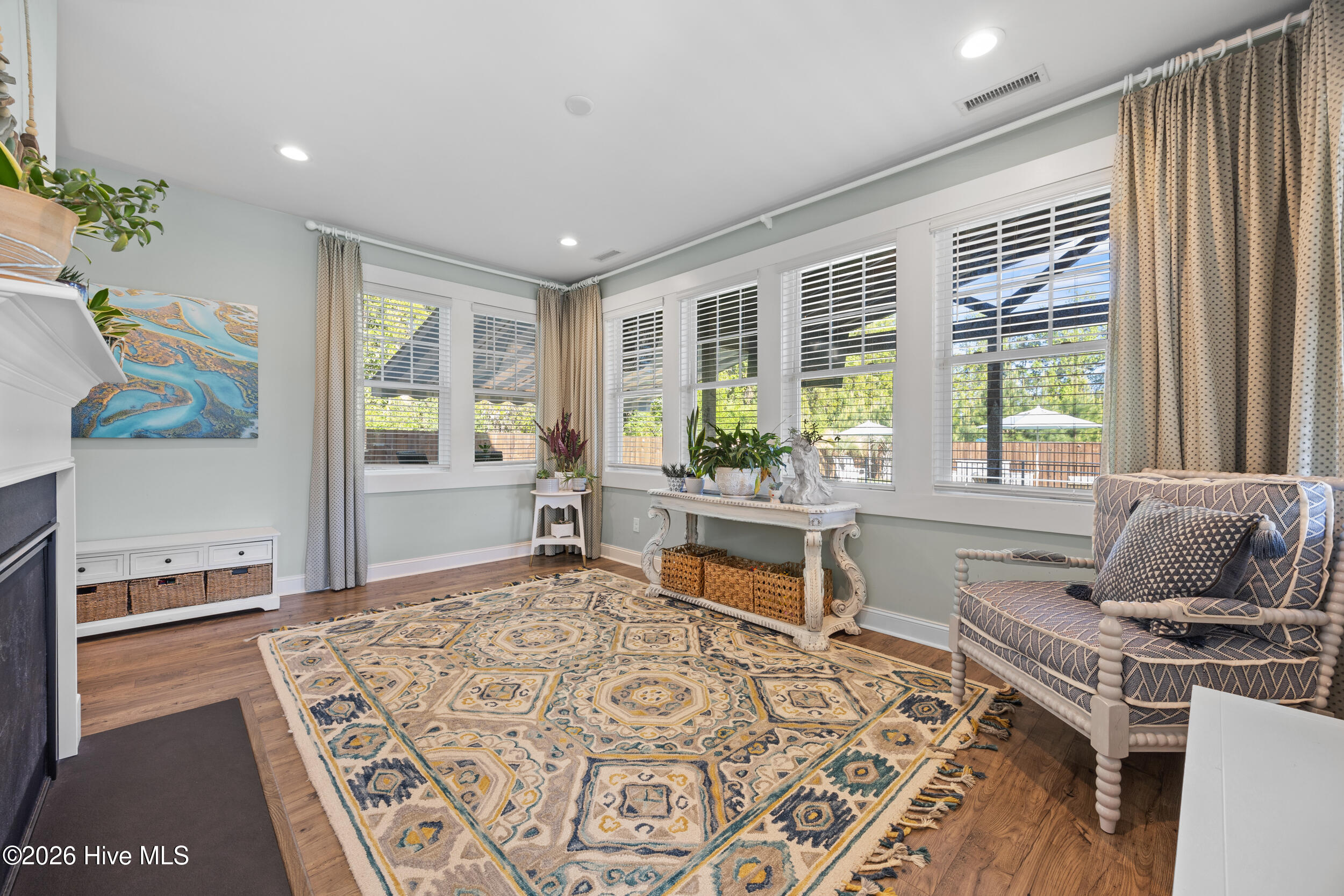 100566940 | Photo 24