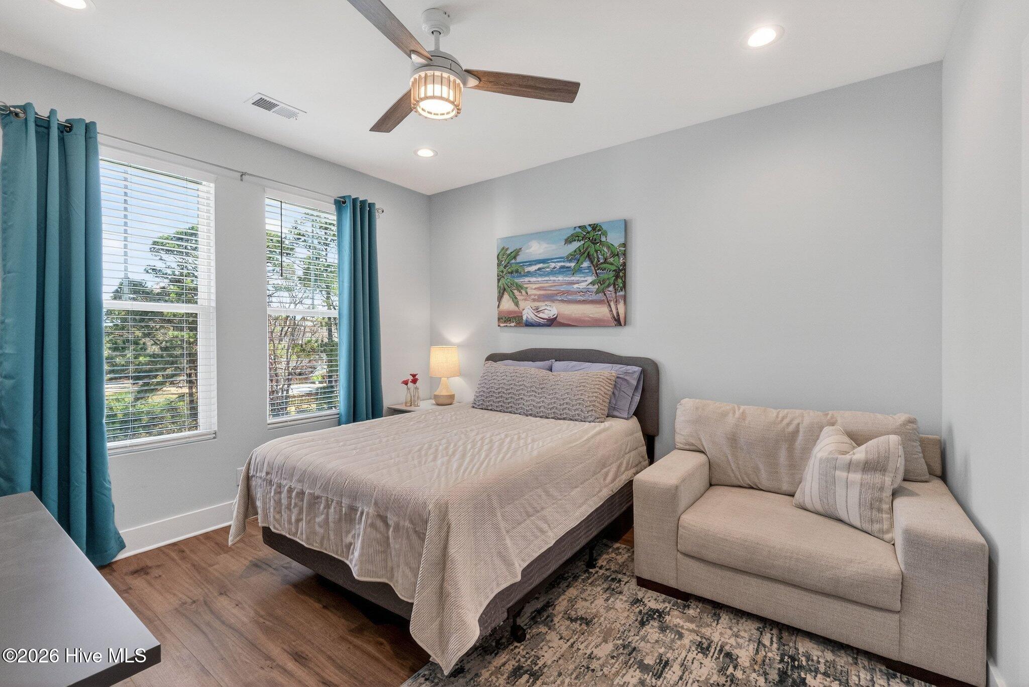 100561460 | Photo 32